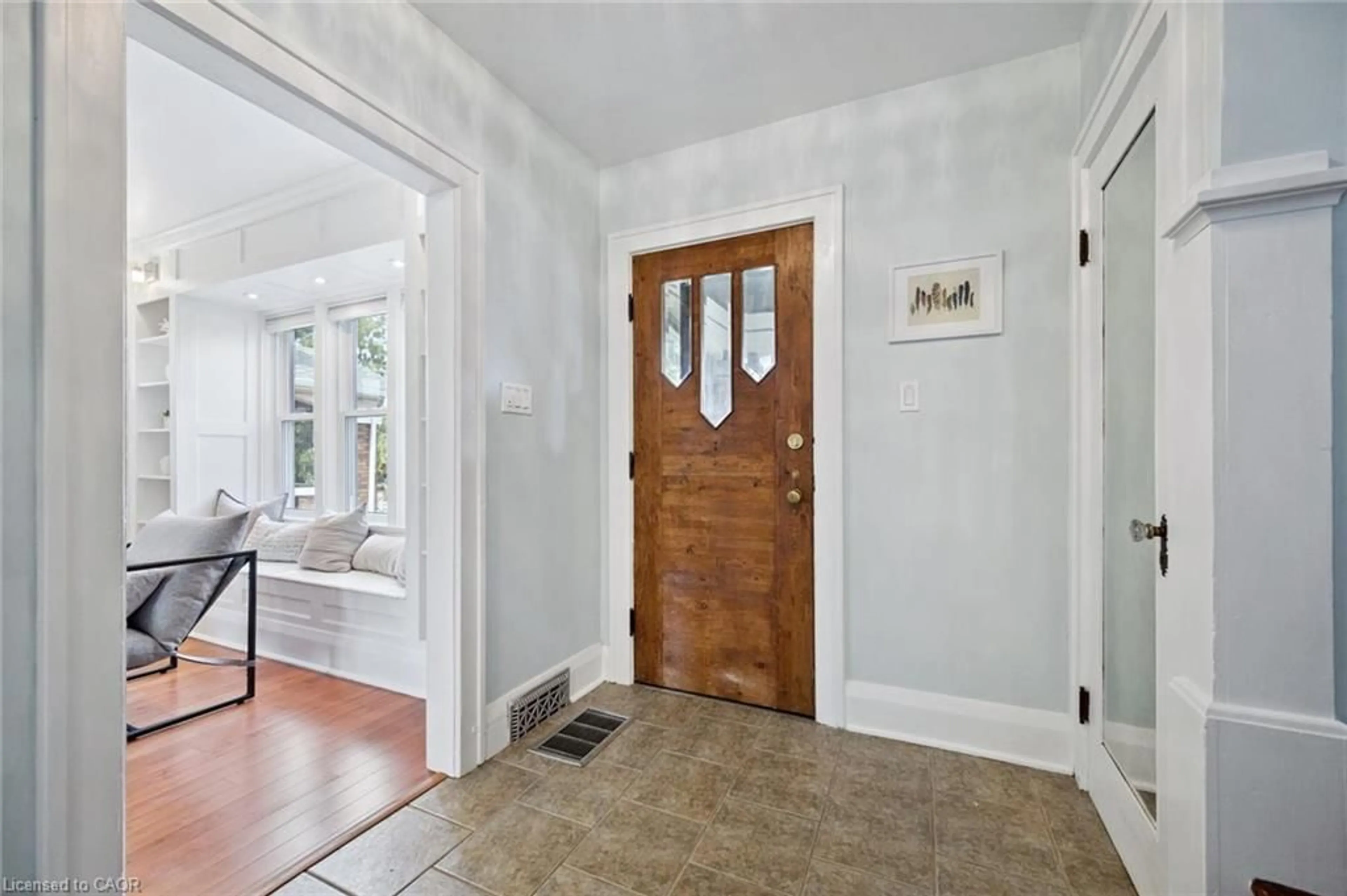 Indoor entryway for 123 Strange St, Kitchener Ontario N2G 1R4