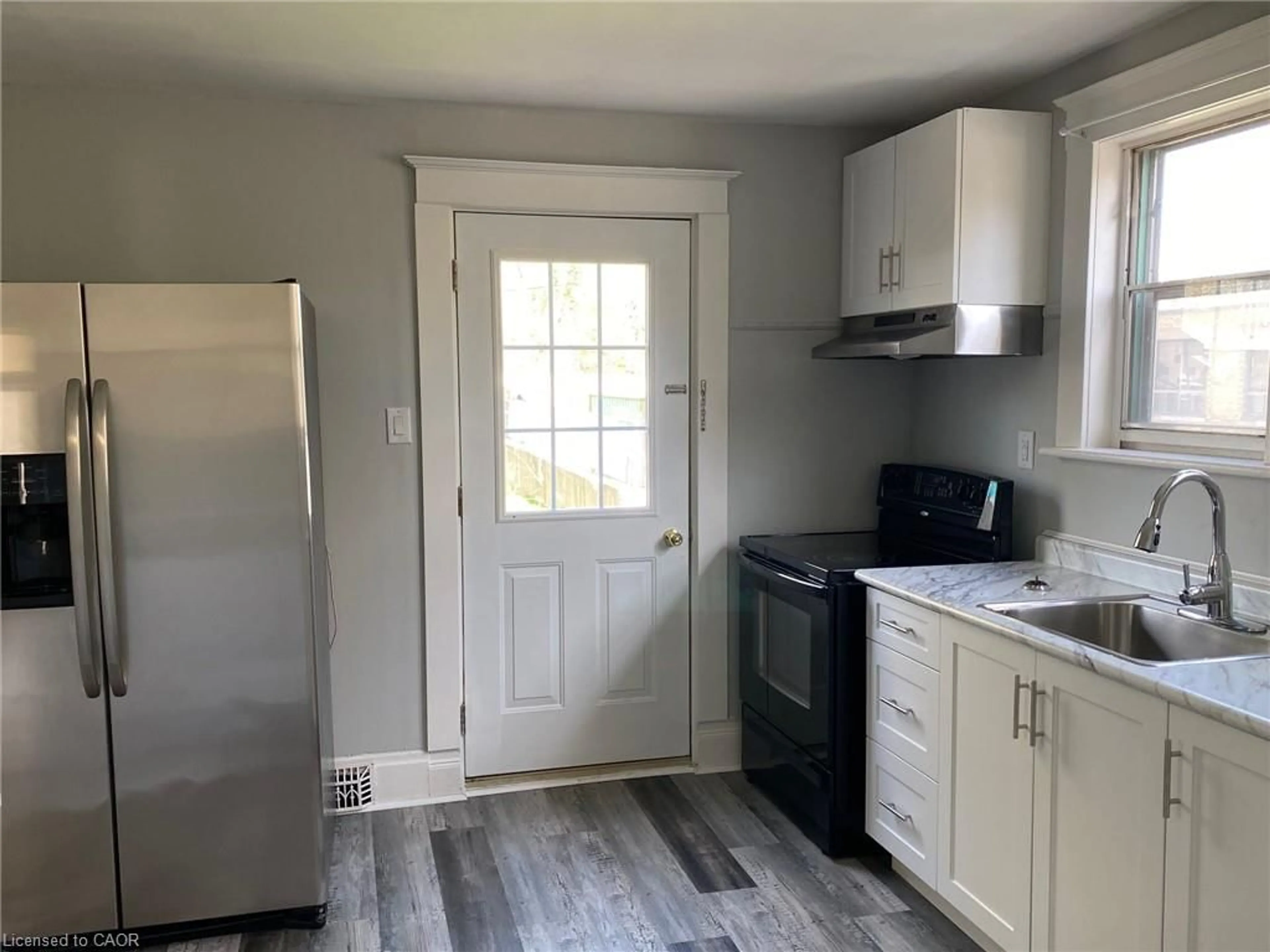 Standard kitchen, unknown for 246 Madison Ave, Kitchener Ontario N2M 3H4