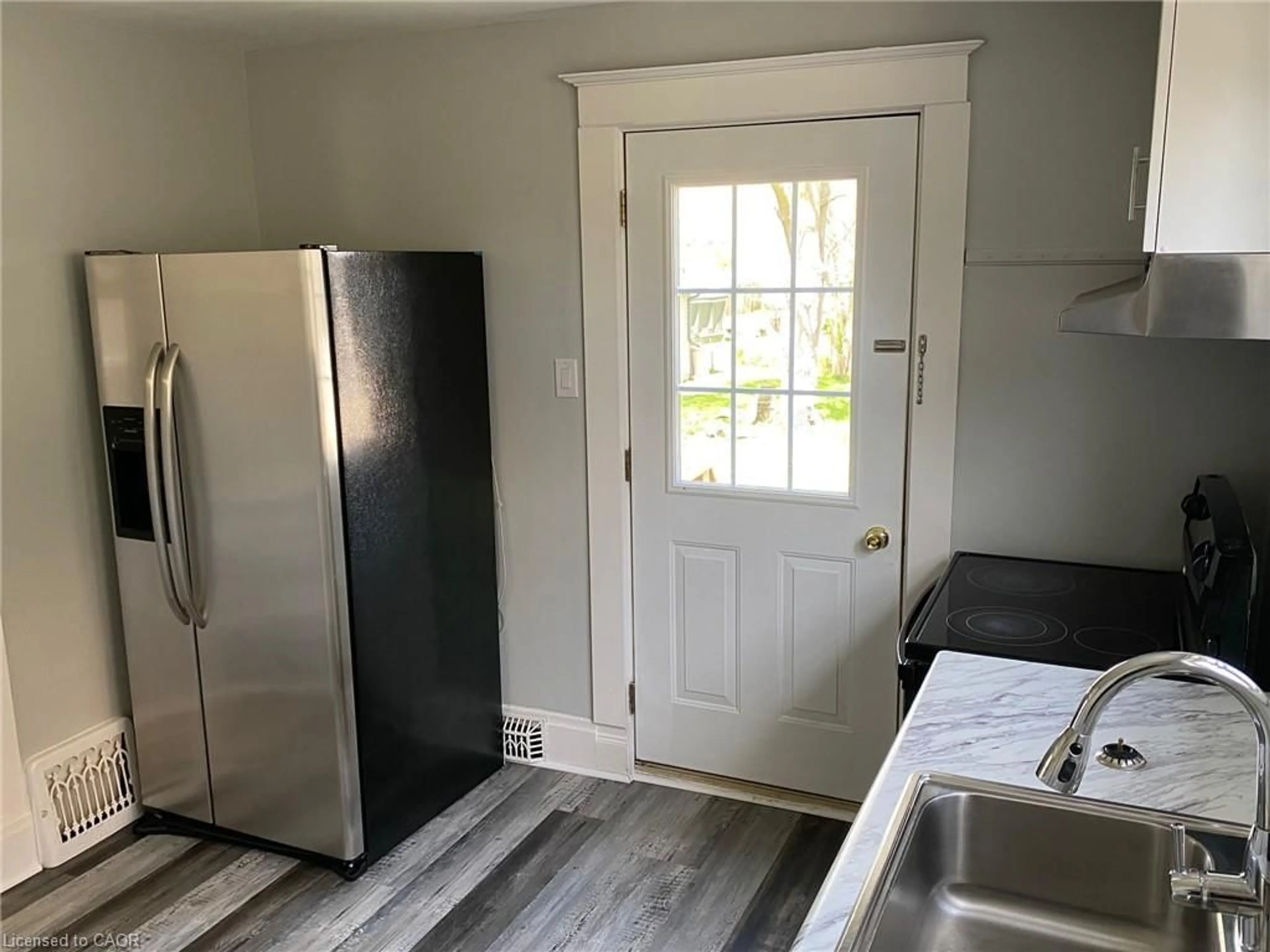 Standard kitchen, unknown for 246 Madison Ave, Kitchener Ontario N2M 3H4
