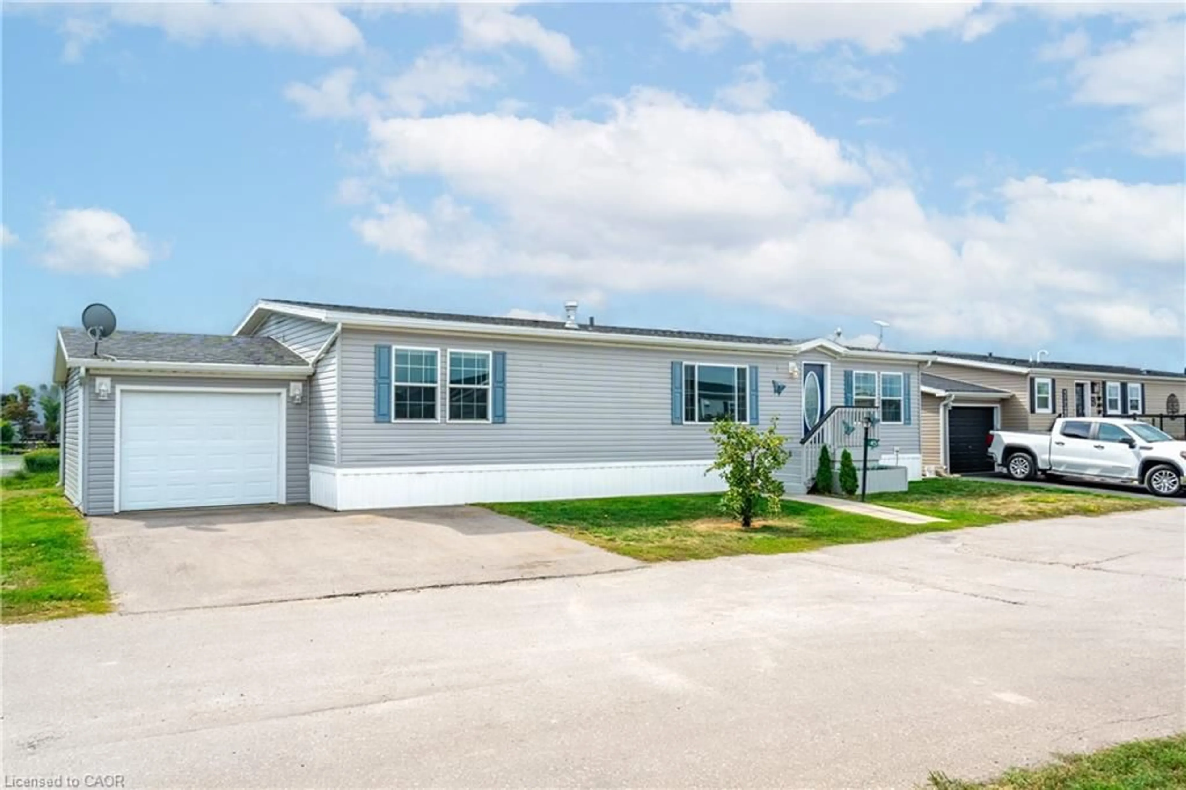 Home with vinyl exterior material, street for 45 Riverbend Cres, Nanticoke Ontario N0A 1L0