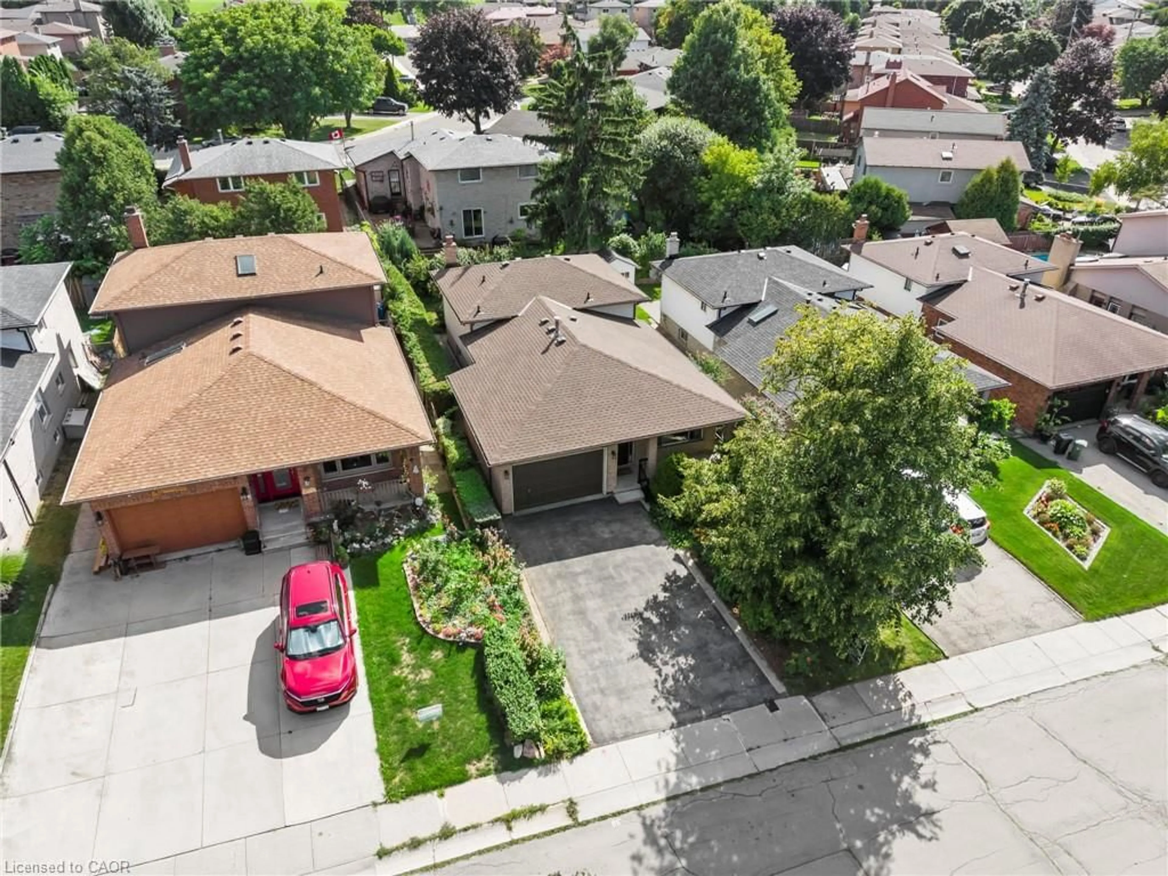 A pic from outside/outdoor area/front of a property/back of a property/a pic from drone, street for 49 Goldwin St, Hamilton Ontario L9C 6V8