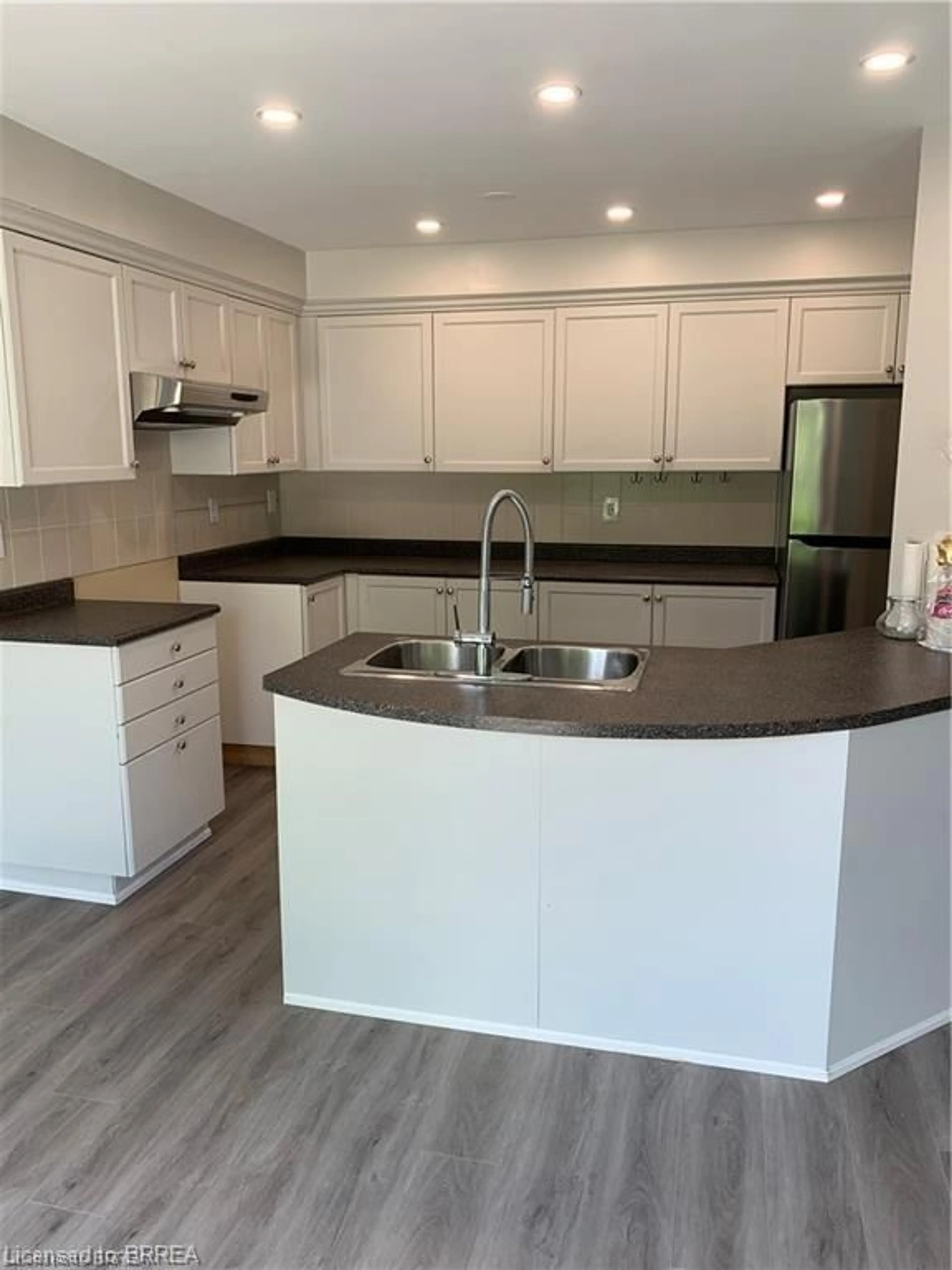Open concept kitchen, unknown for 7 Hollinrake Ave, Brantford Ontario N3T 0A6