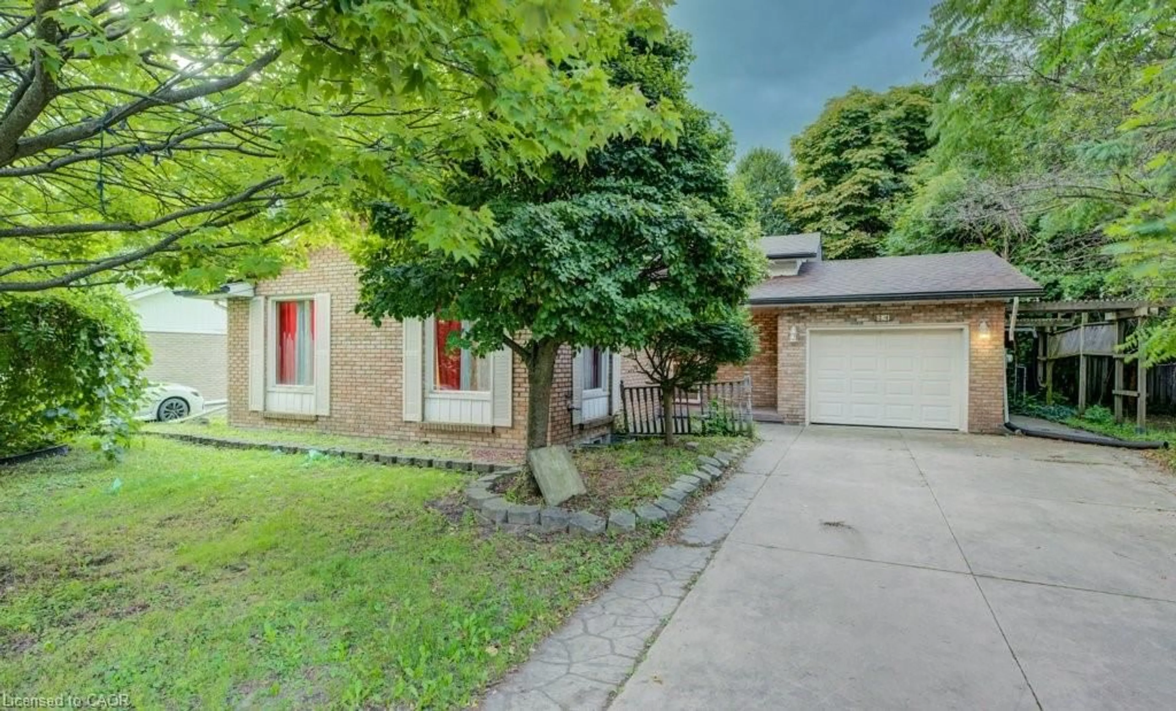 A pic from outside/outdoor area/front of a property/back of a property/a pic from drone, street for 24 Mcgill St, Welland Ontario L3C 3L3