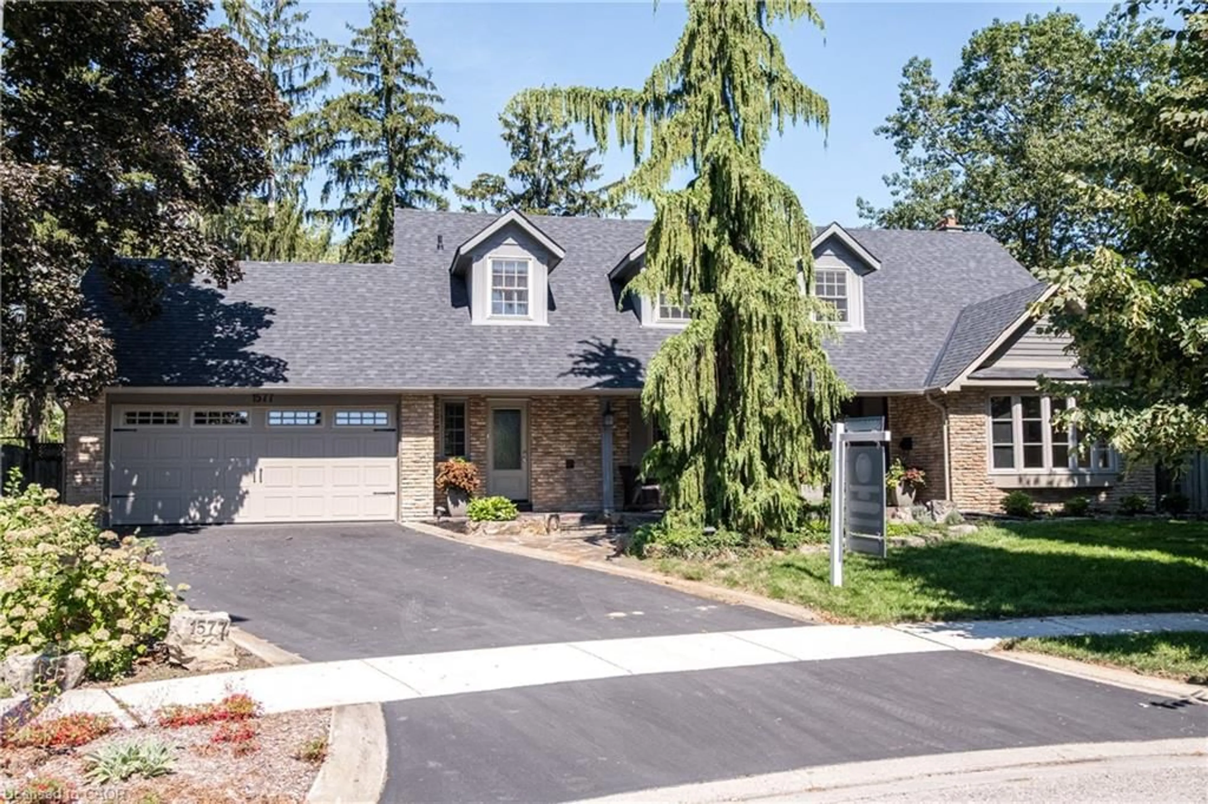 Home with brick exterior material, street for 1577 Old Spar Crt, Mississauga Ontario L5J 1B4