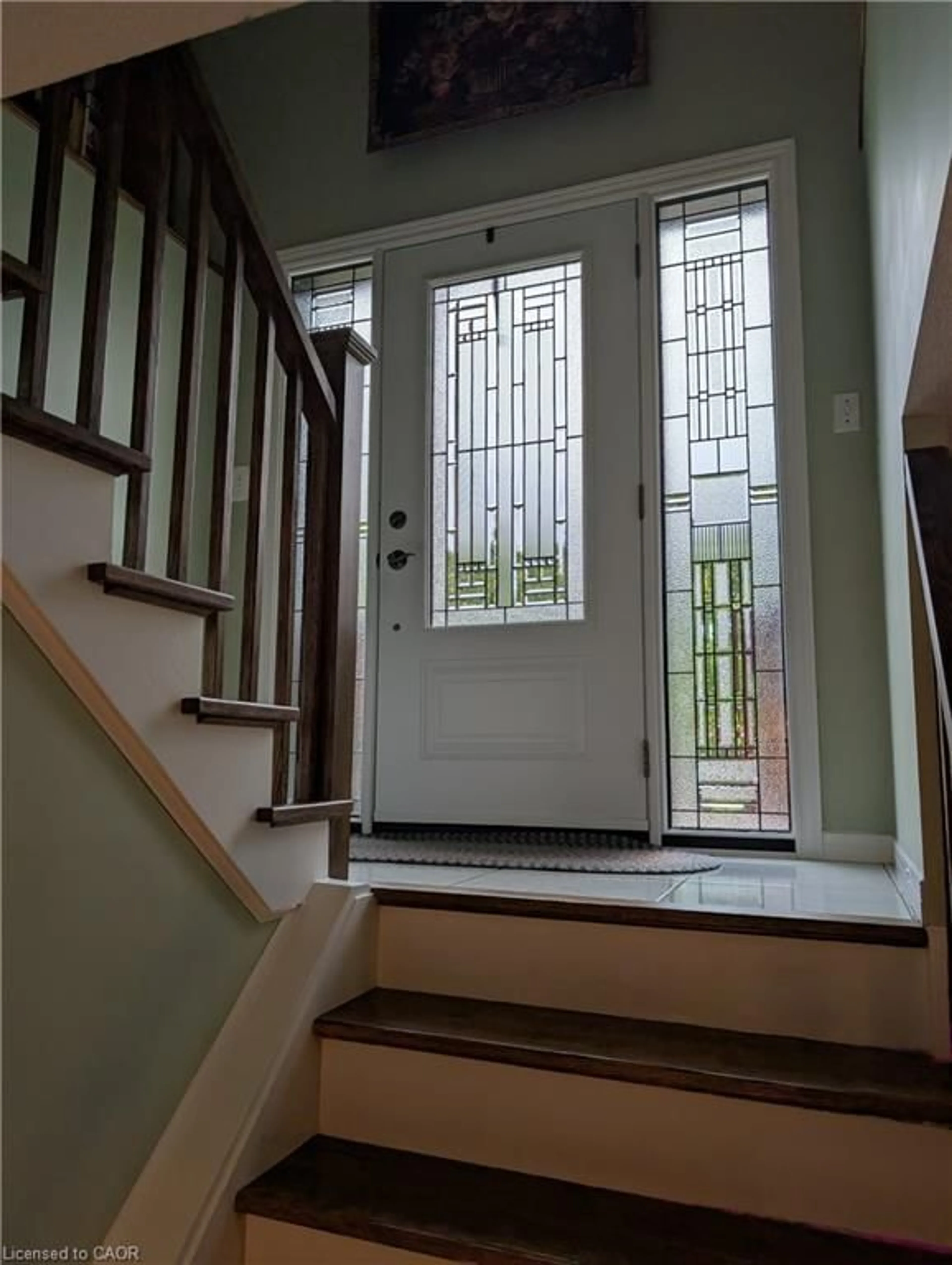 Indoor foyer for 1 Renata Crt, Dundas Ontario L9H 6X1