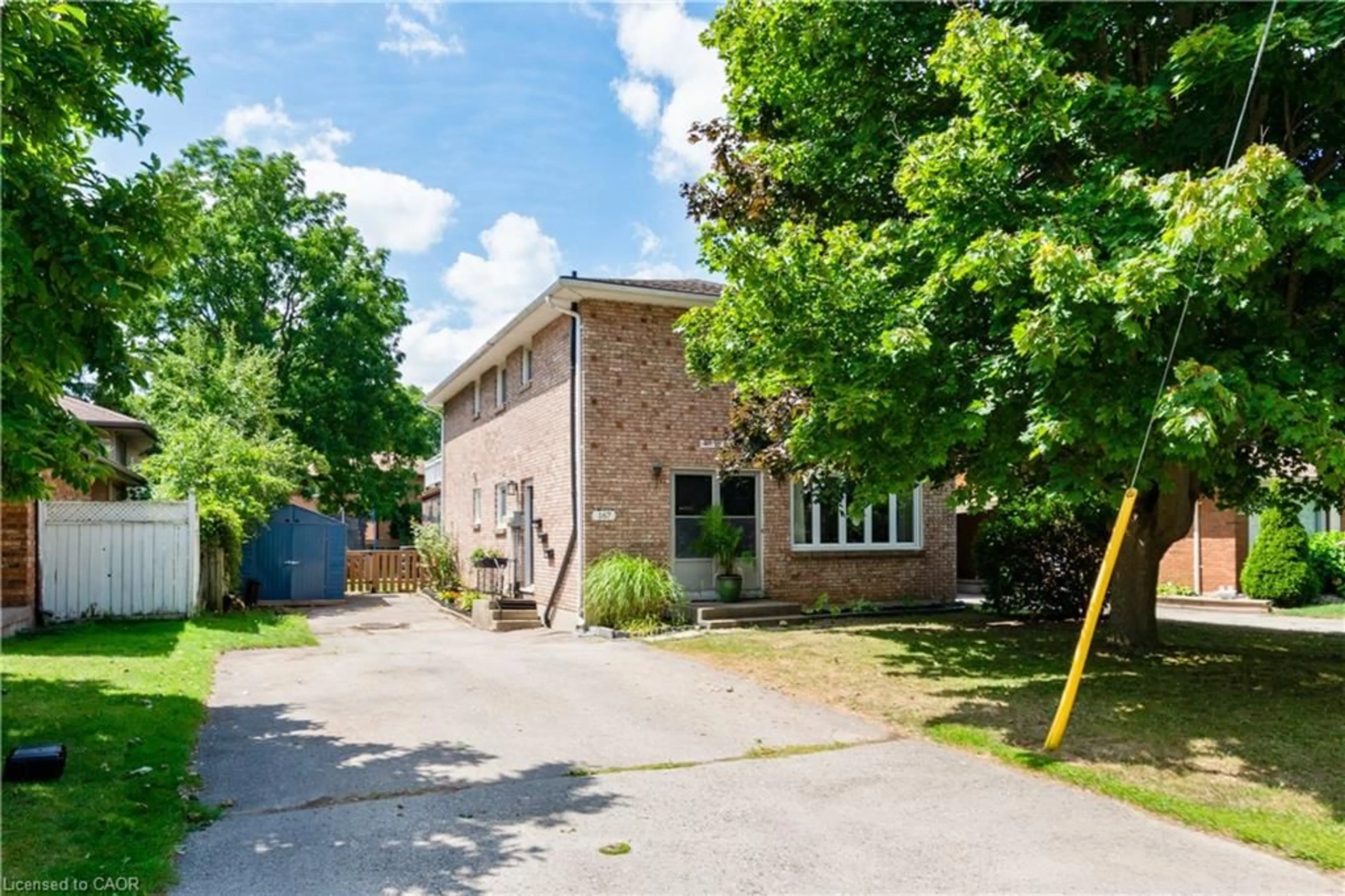 A pic from outside/outdoor area/front of a property/back of a property/a pic from drone, street for 167 Vancouver St, London Ontario N5W 4R5