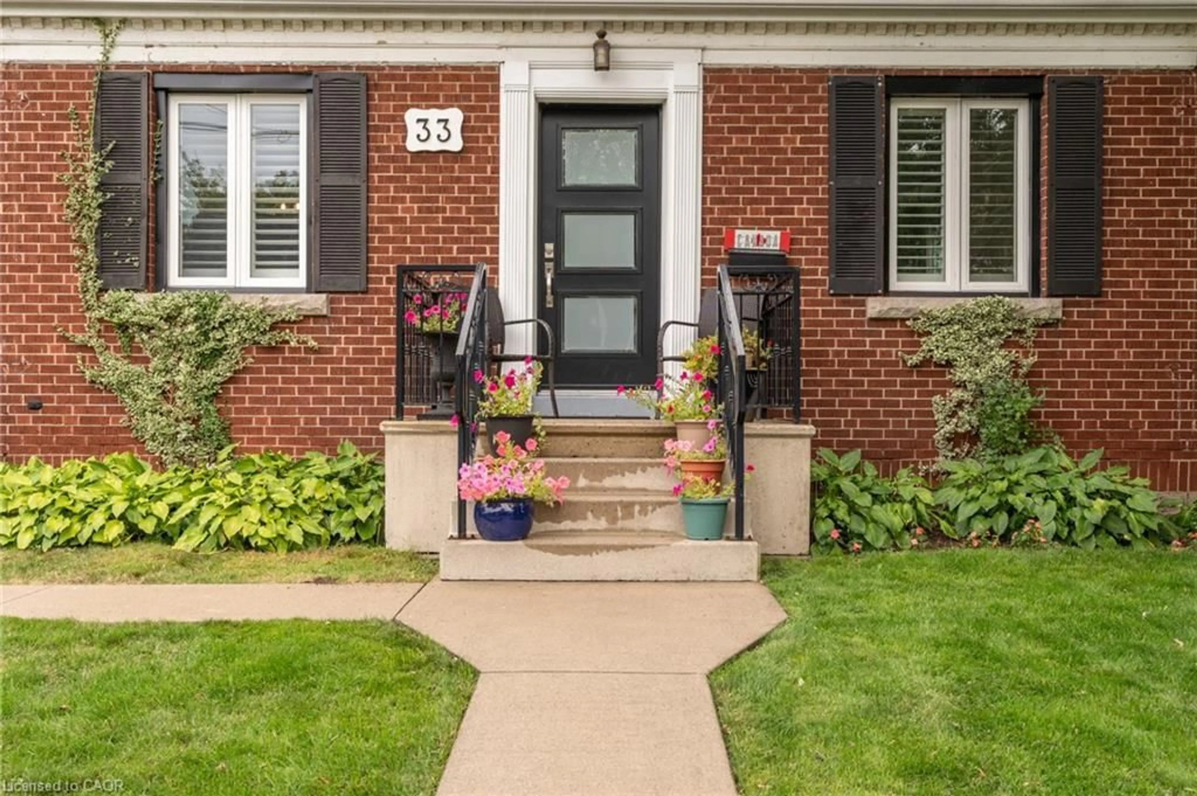 Unknown for 33 East 12th St, Hamilton Ontario L9A 3X2