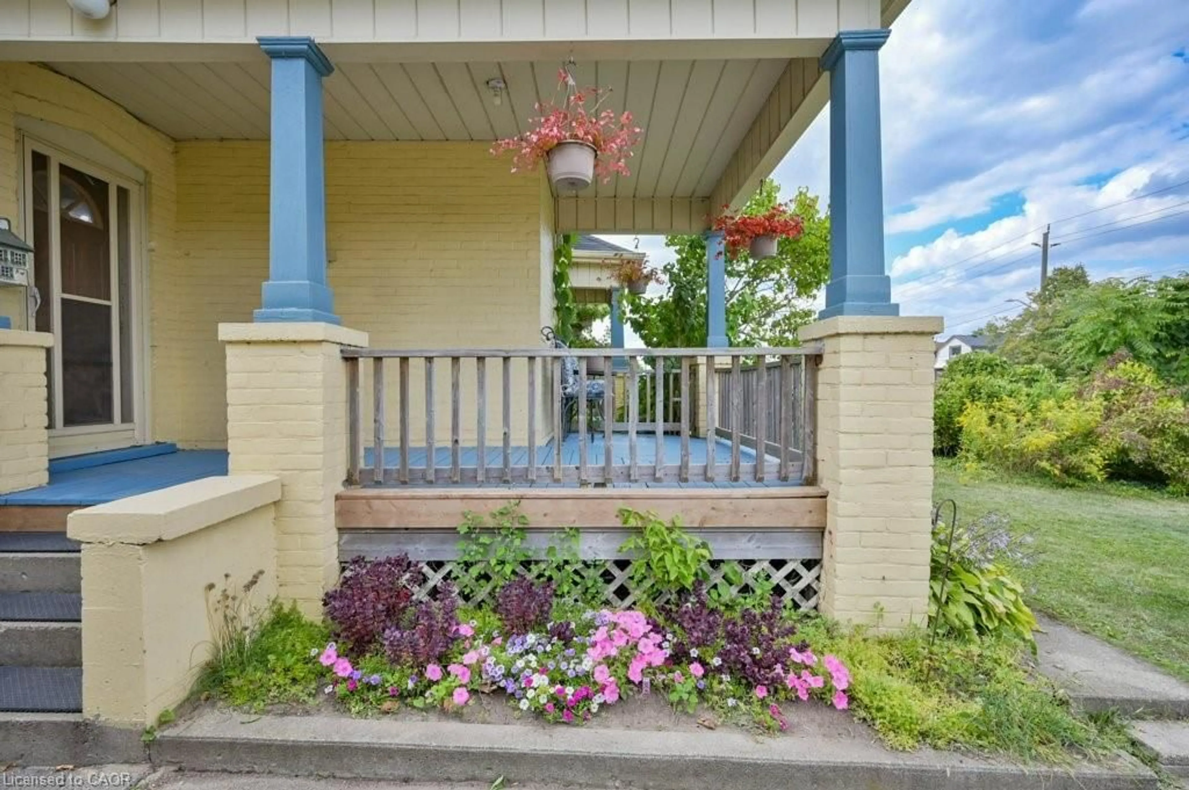 Patio, street for 158 Terrace Hill St, Brantford Ontario N3R 1G6