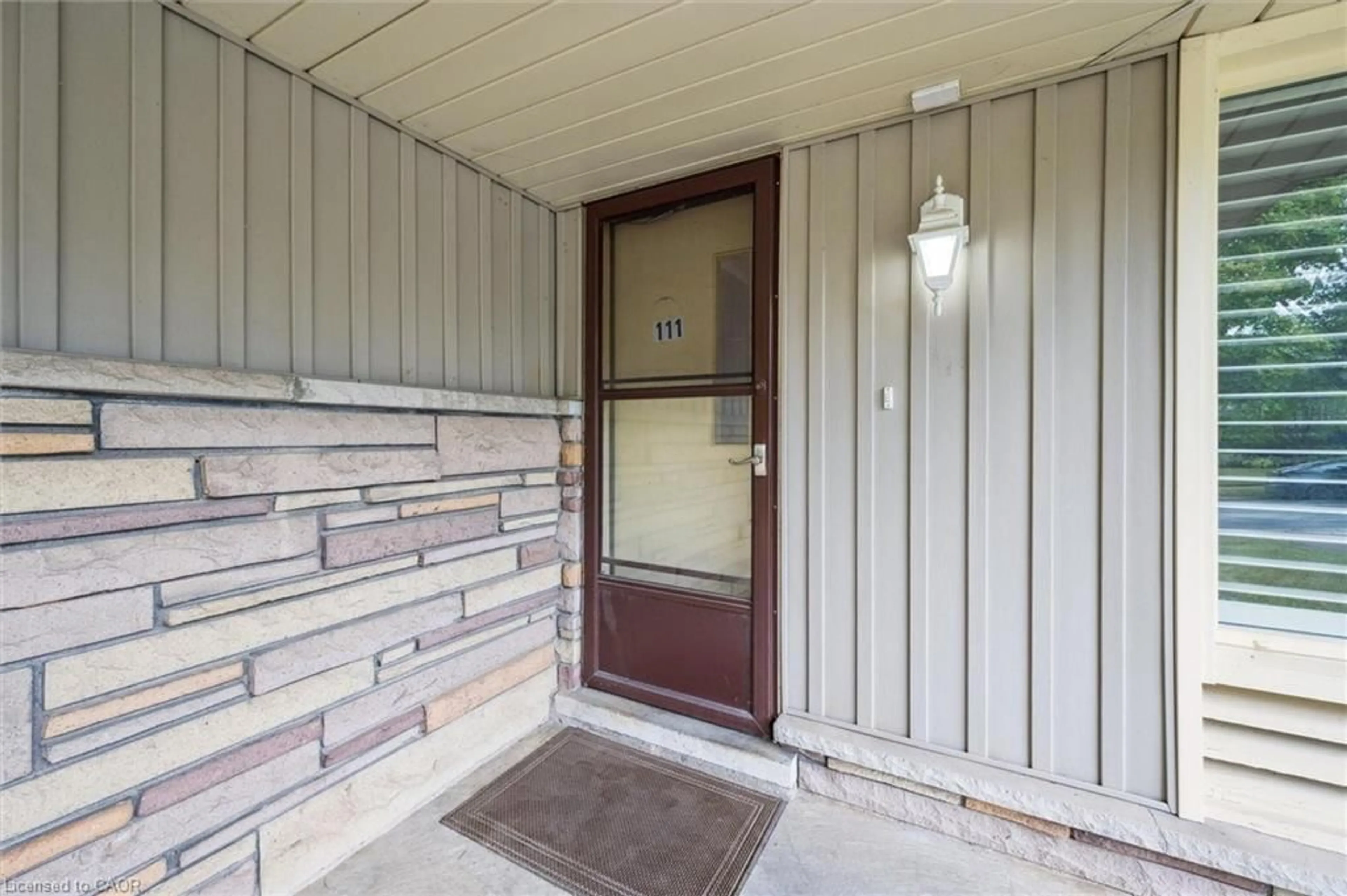 Indoor entryway for 111 Blueridge Ave, Kitchener Ontario N2M 4E2