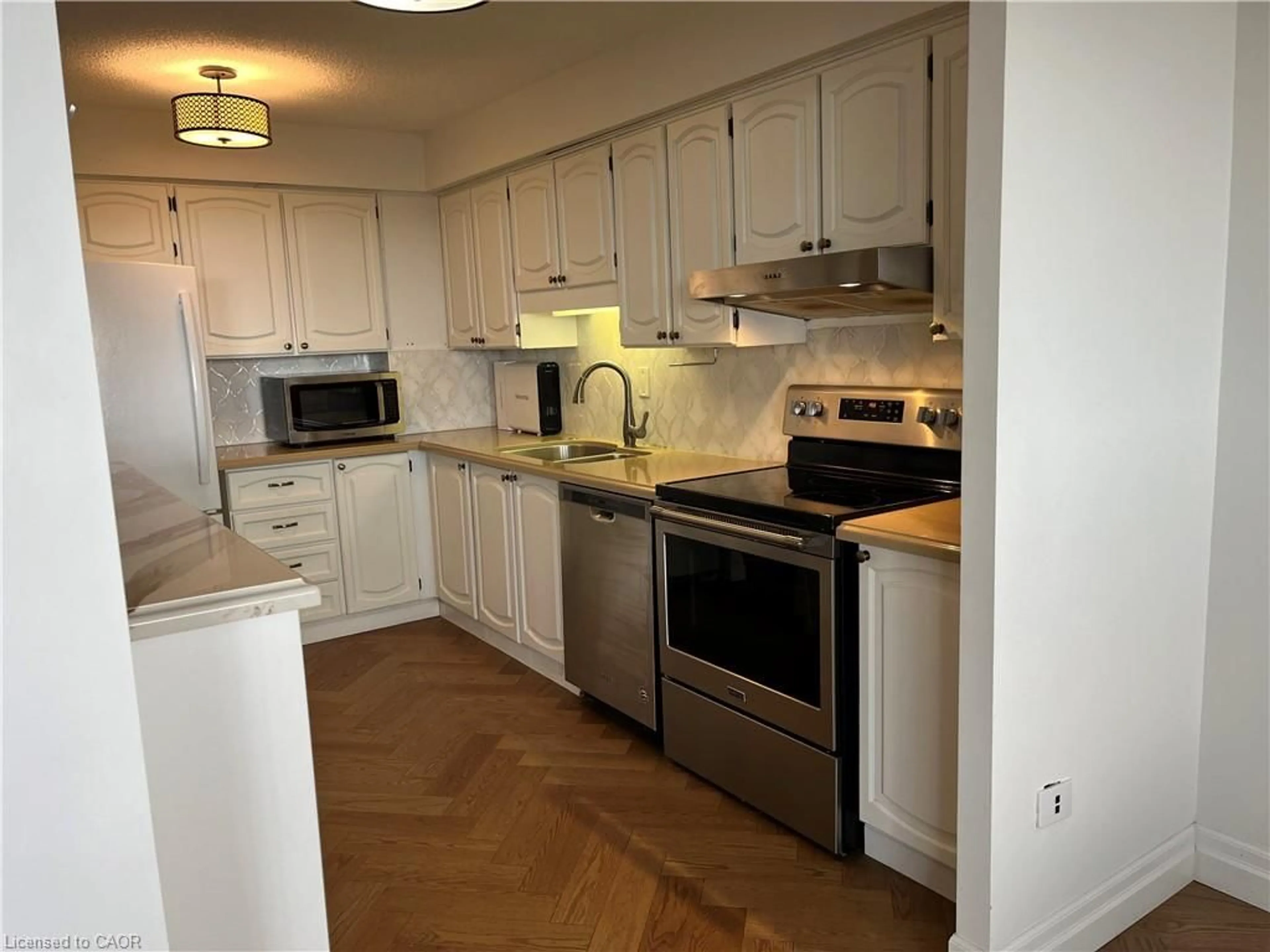 Standard kitchen, unknown for 375 King St #1907, Waterloo Ontario N2J 4L6