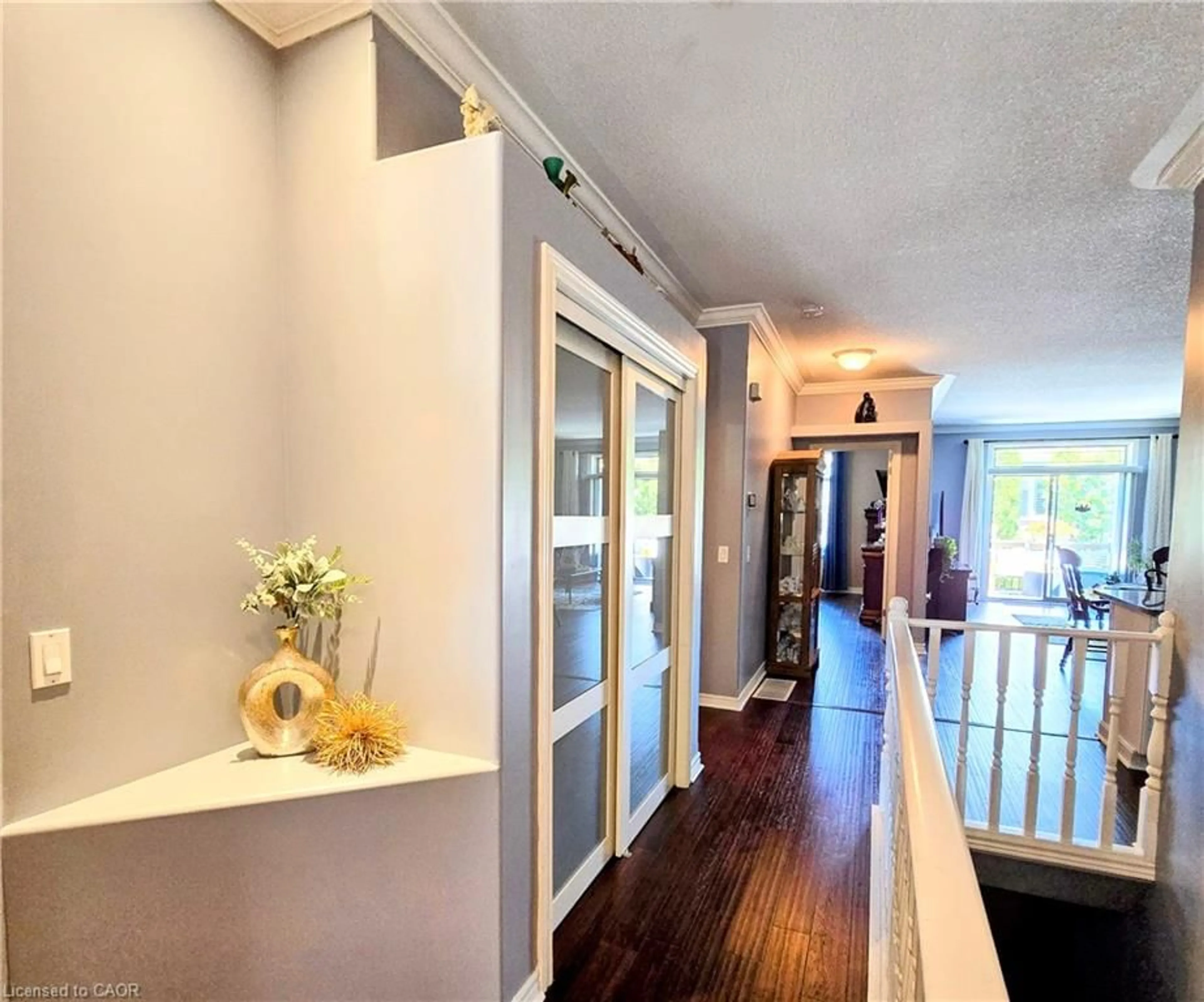 Indoor foyer for 20 Isherwood Ave #116, Cambridge Ontario N1R 8P9
