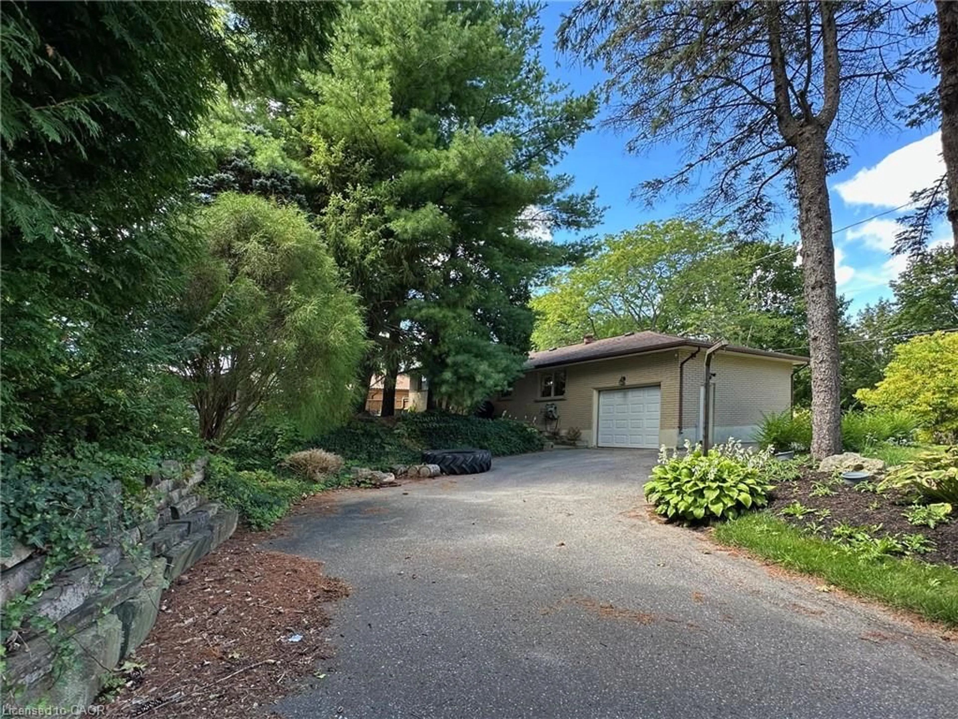 A pic from outside/outdoor area/front of a property/back of a property/a pic from drone, street for 12 Sunset Dr, Simcoe Ontario N3Y 3G3