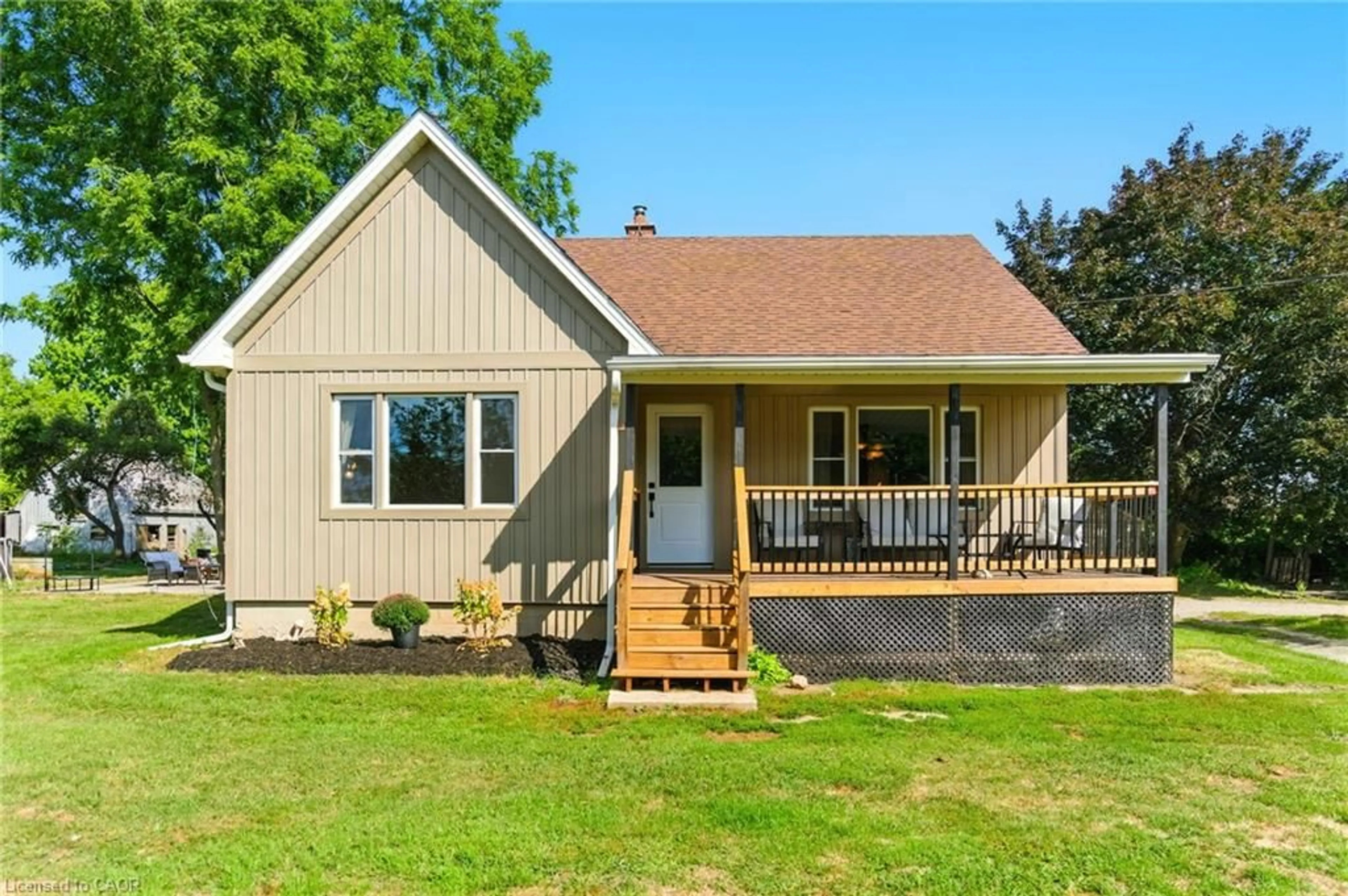 Home with vinyl exterior material, unknown for 897 Thompson Rd, Waterford Ontario N0E 1Y0