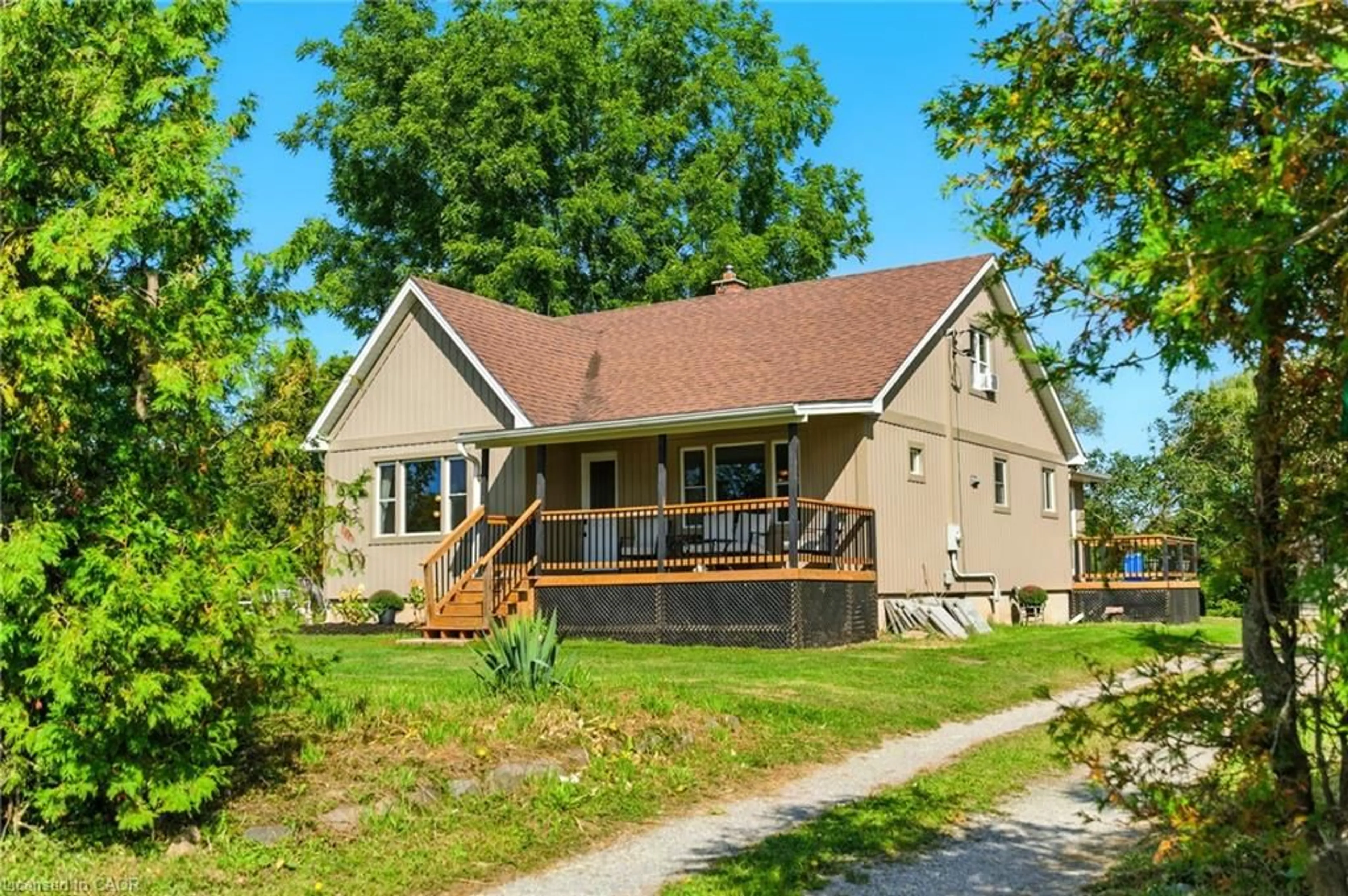 Home with vinyl exterior material, street for 897 Thompson Rd, Waterford Ontario N0E 1Y0