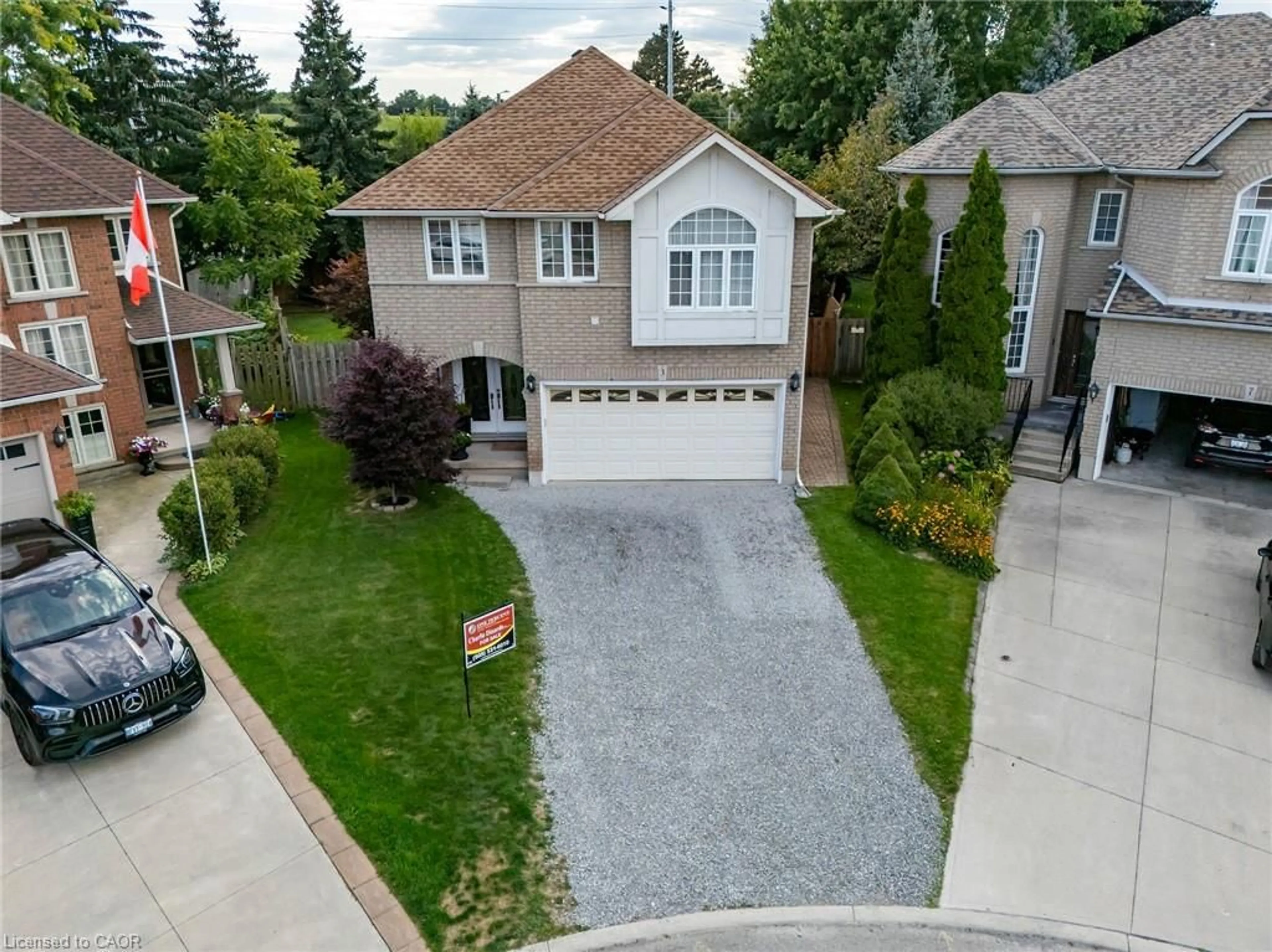 A pic from outside/outdoor area/front of a property/back of a property/a pic from drone, street for 3 Nature Crt, Hamilton Ontario L9C 7T5
