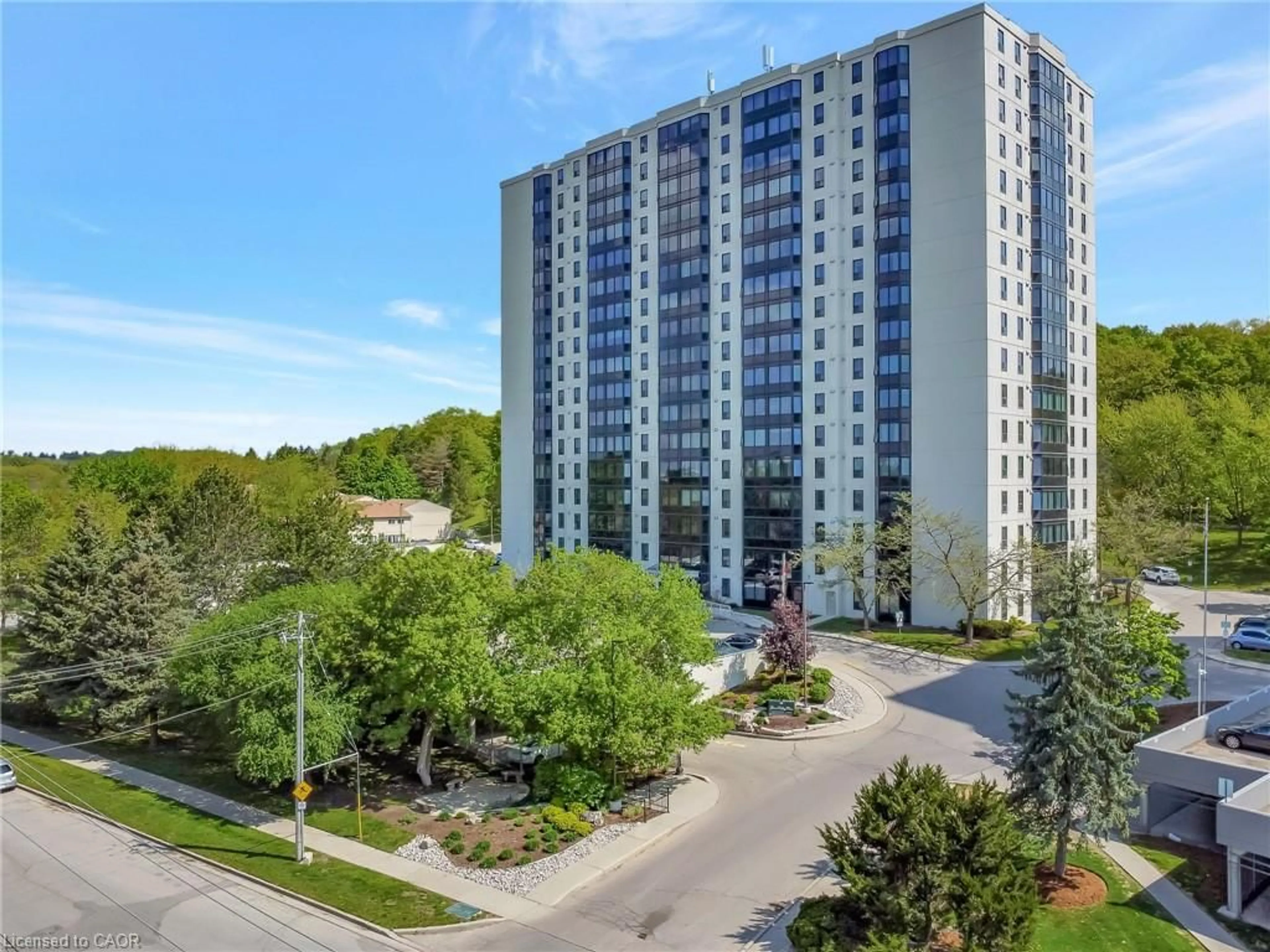 A pic from outside/outdoor area/front of a property/back of a property/a pic from drone, city buildings view from balcony for 35 Green Valley Dr #902, Kitchener Ontario N2P 2A5