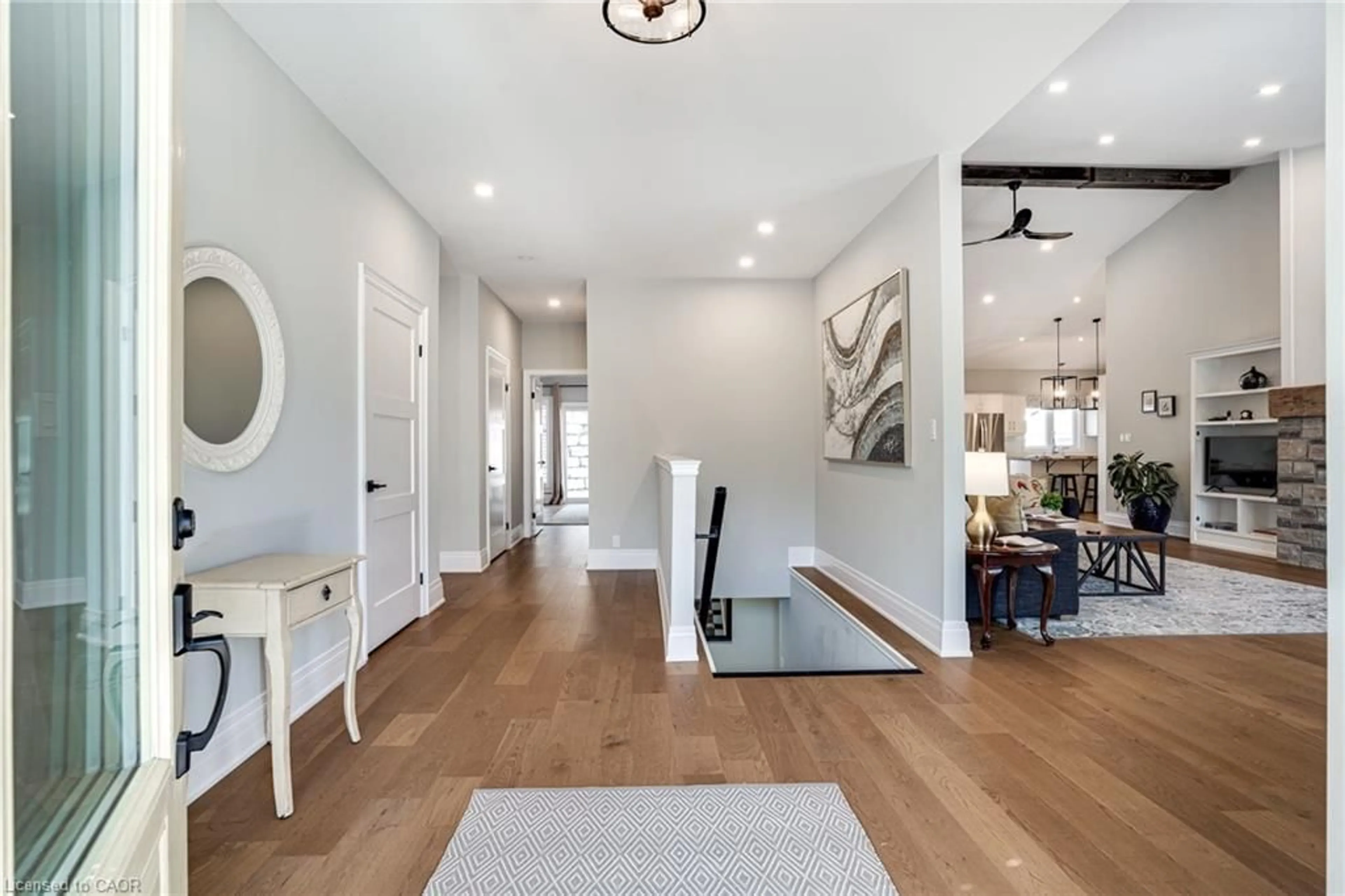 Indoor entryway for 14 Sullivan's Lane, Dundas Ontario L9H 5N7