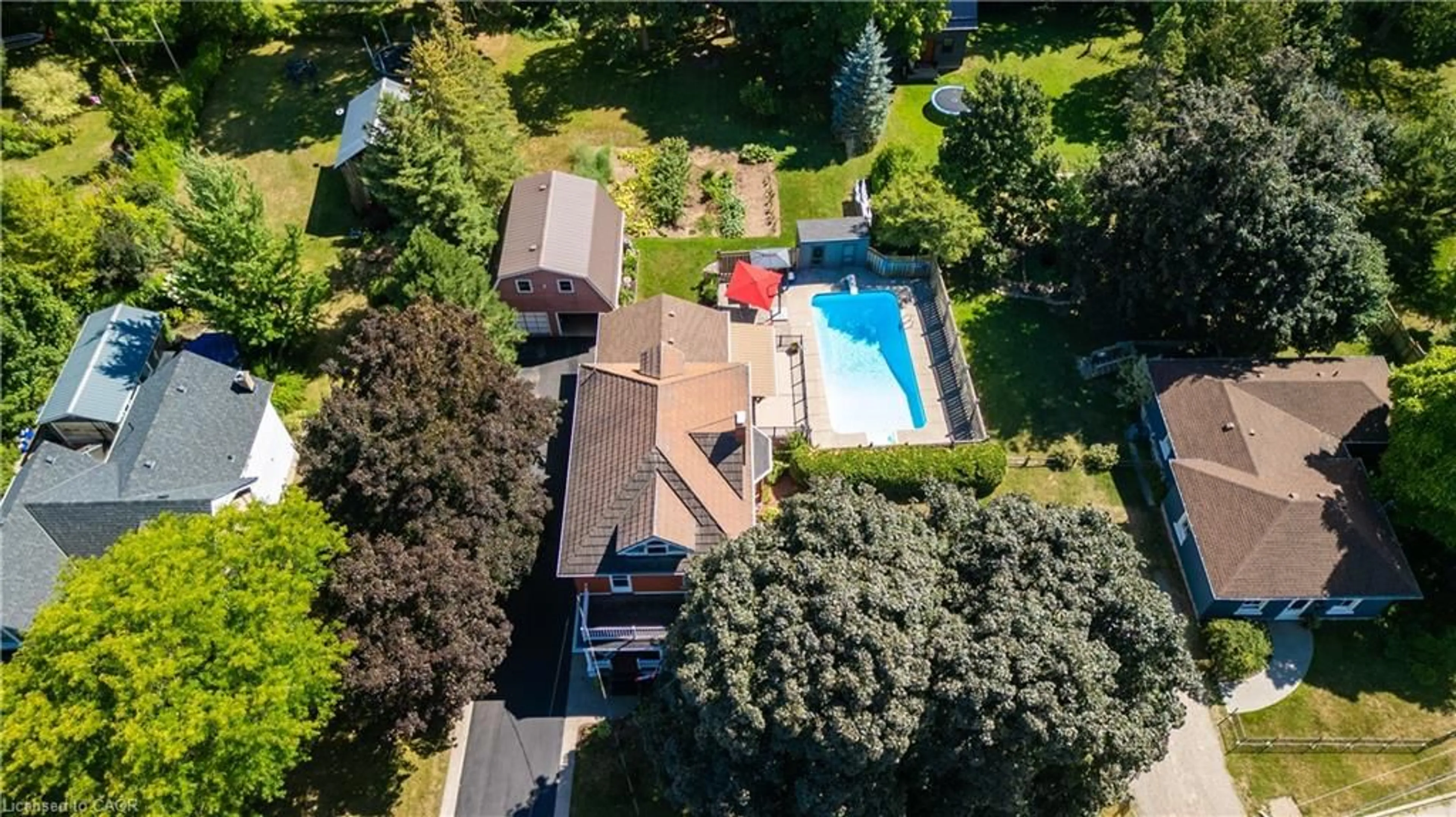 A pic from outside/outdoor area/front of a property/back of a property/a pic from drone, street for 81 Hall St, Ayr Ontario N0B 1E0