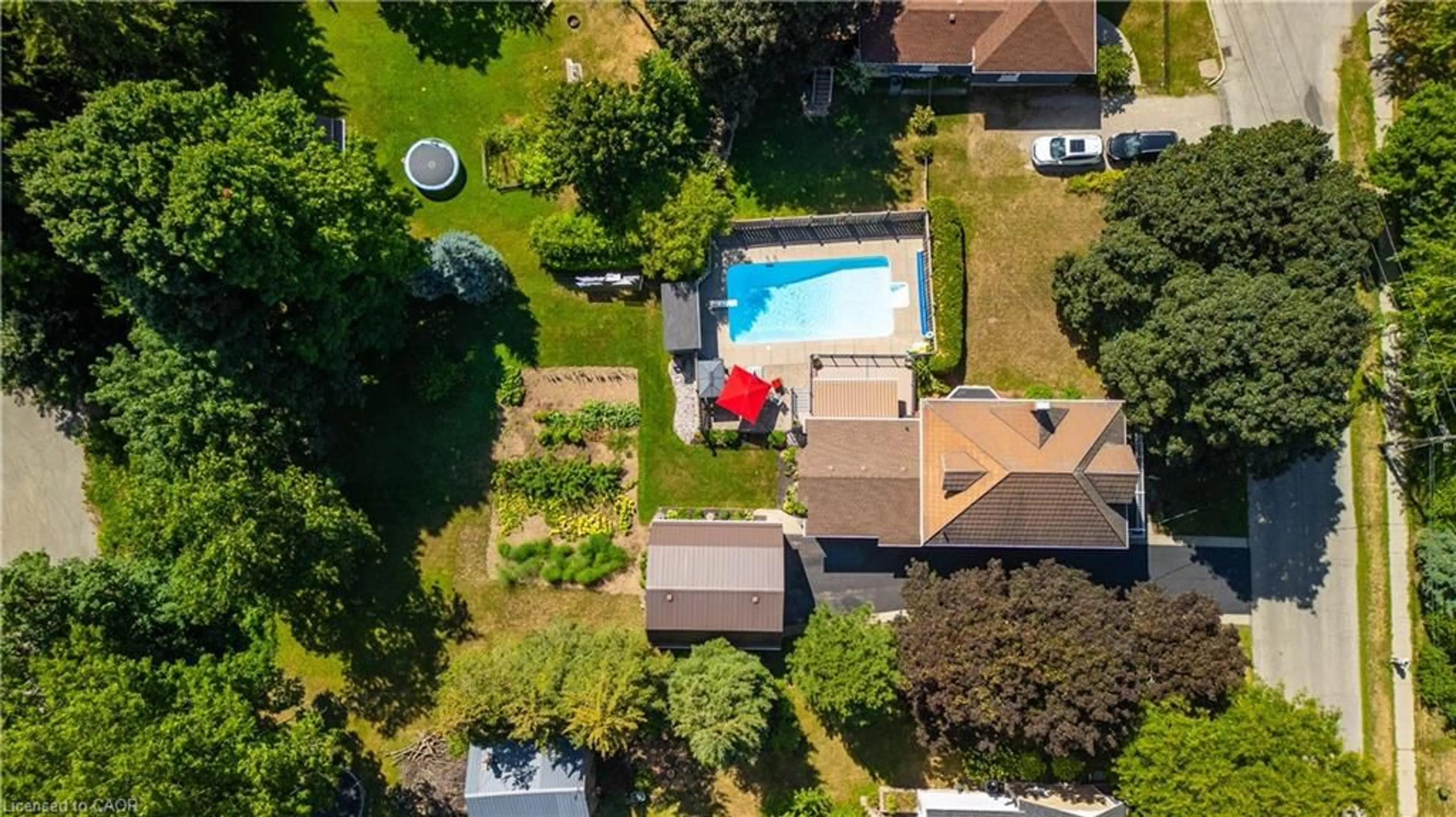 A pic from outside/outdoor area/front of a property/back of a property/a pic from drone, street for 81 Hall St, Ayr Ontario N0B 1E0