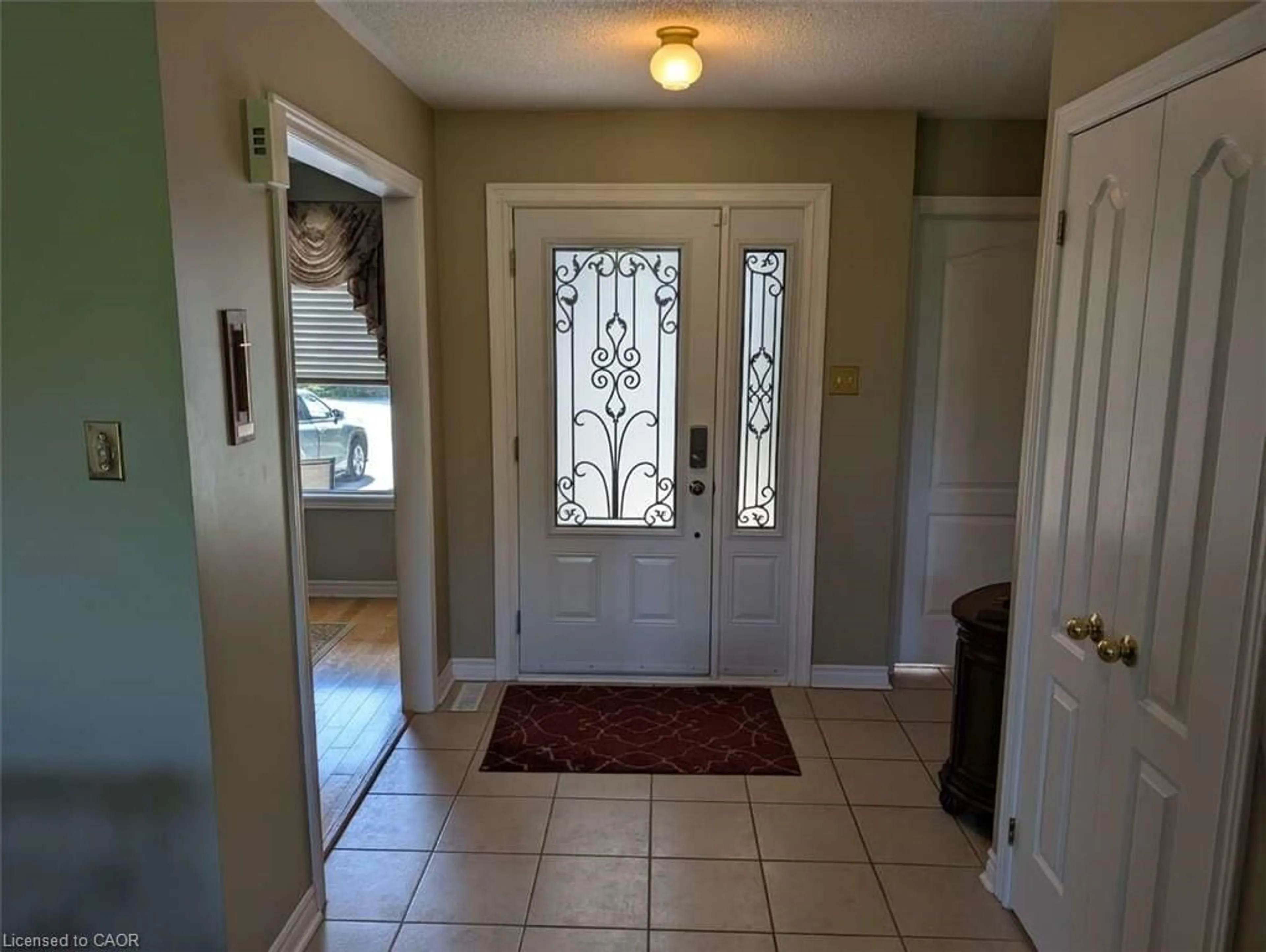 Indoor entryway for 7 Club Crt, Wasaga Beach Ontario L9Z 1J8