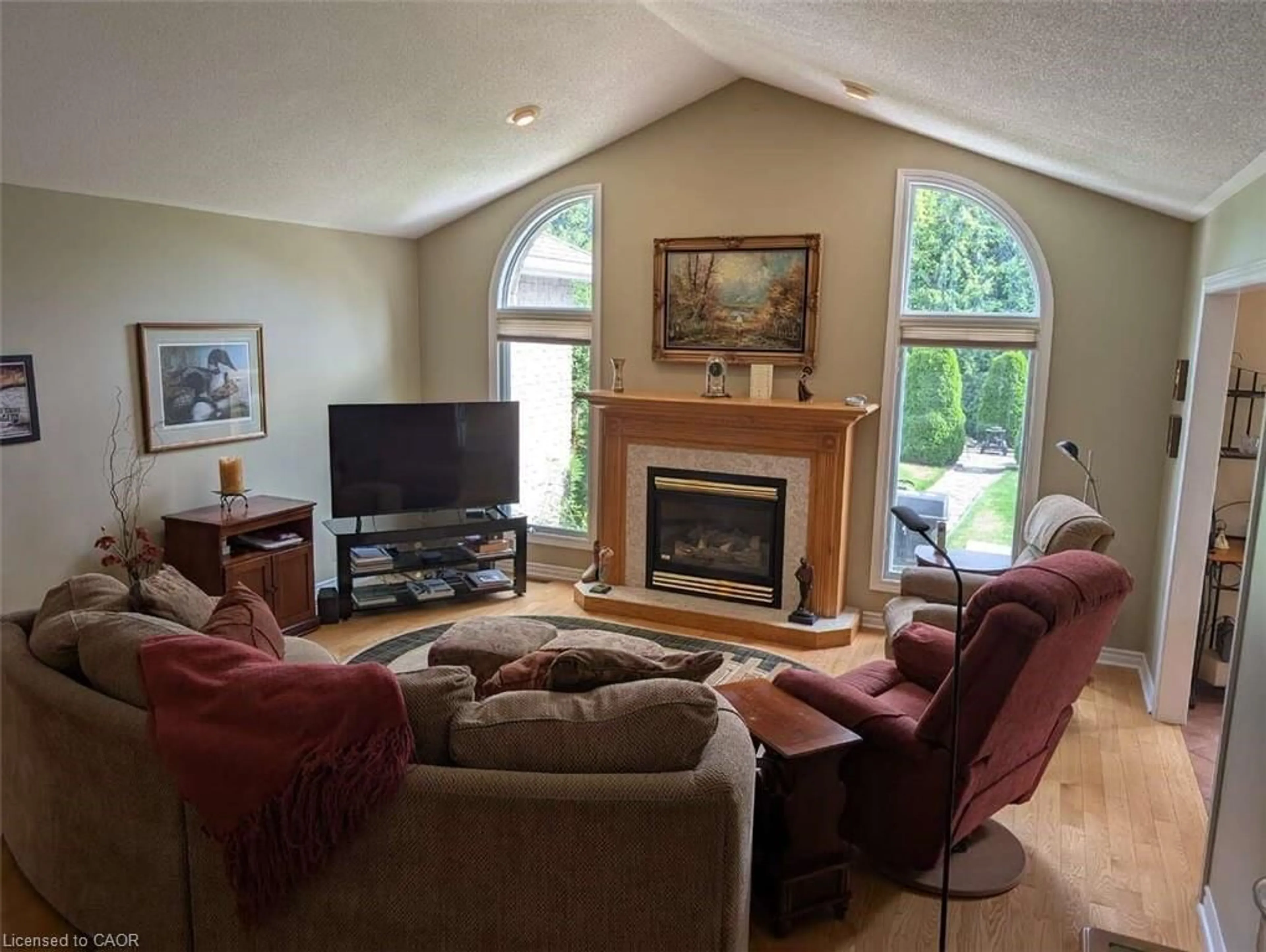 Living room with furniture, unknown for 7 Club Crt, Wasaga Beach Ontario L9Z 1J8