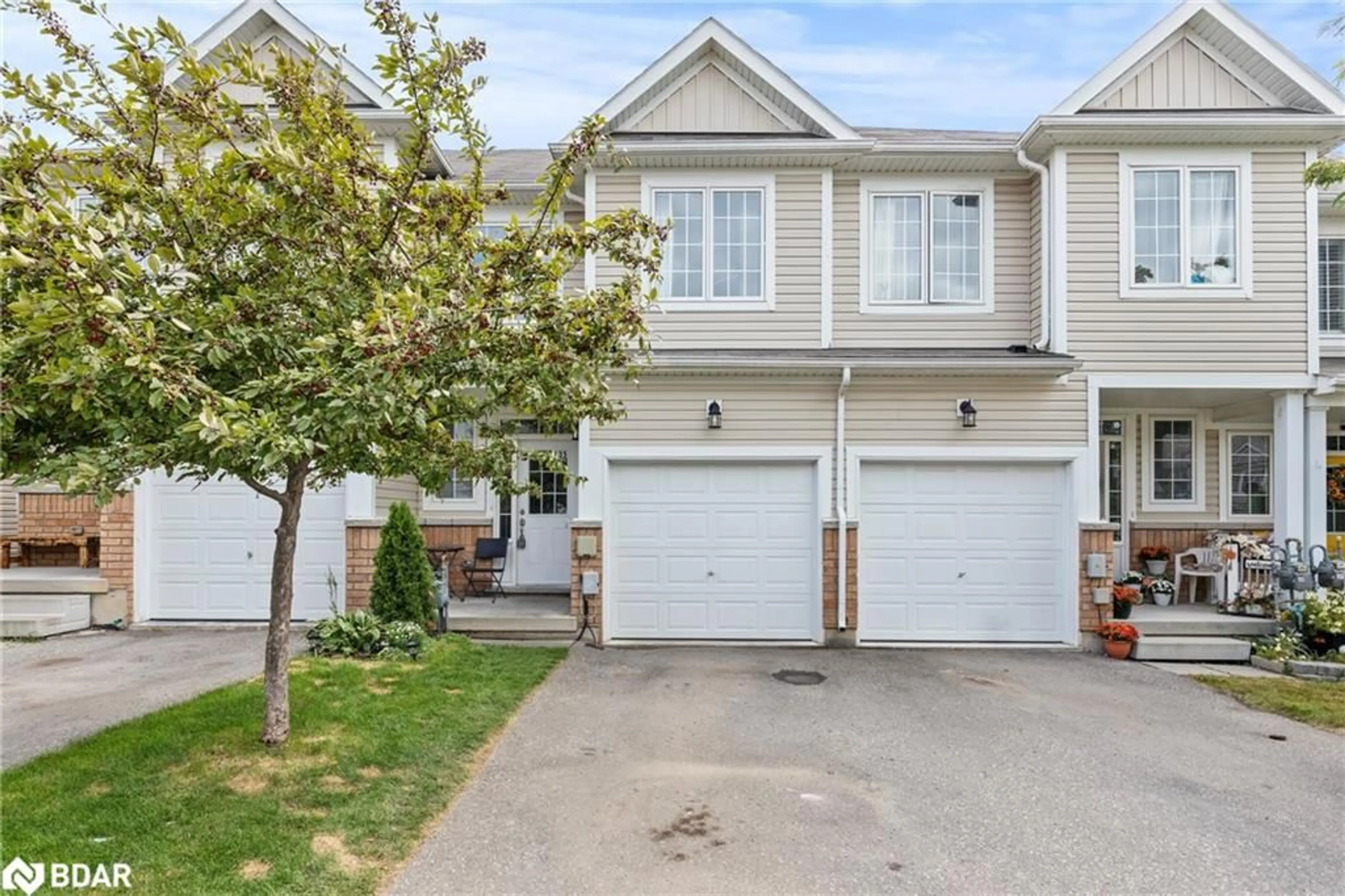 Home with vinyl exterior material, street for 21 Diana Dr #135, Brantford Ontario N3T 0G7