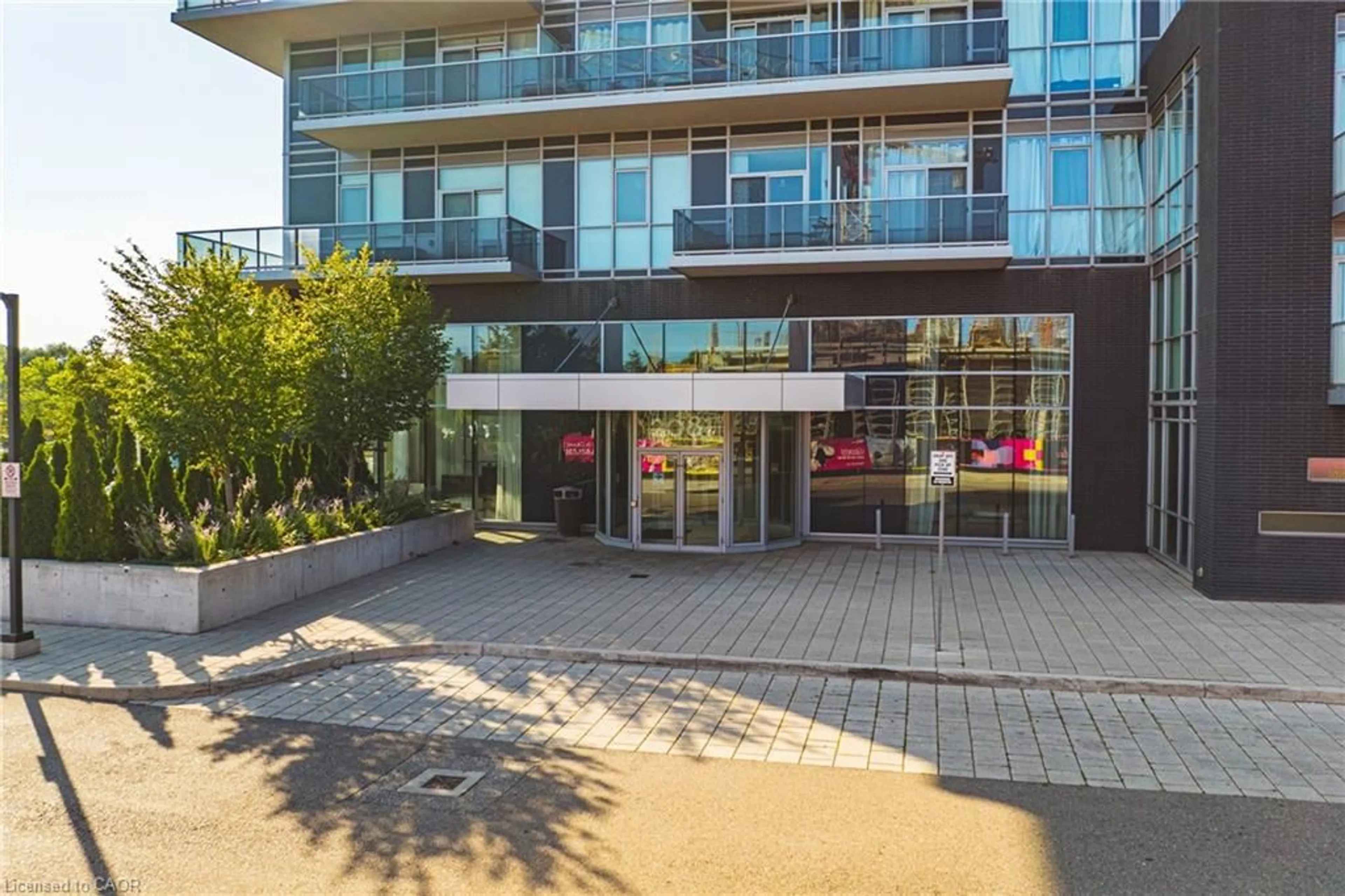Unknown for 2081 Fairview St #2001, Burlington Ontario L7R 0E4