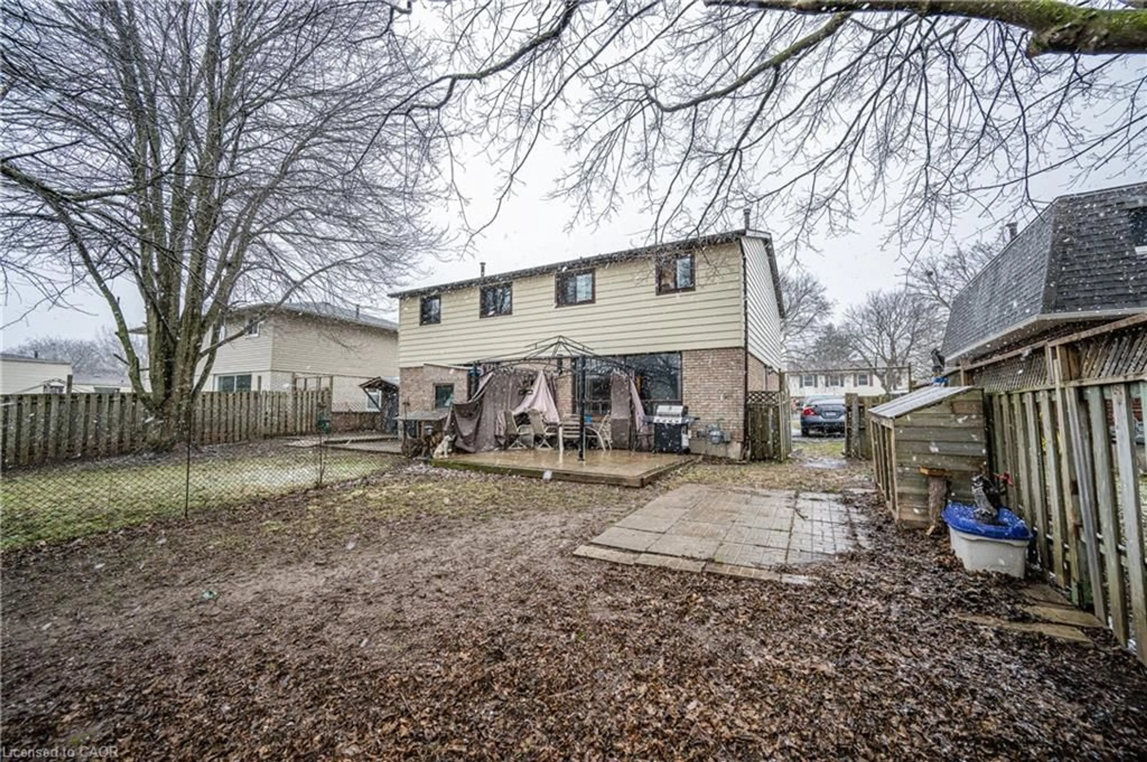 A pic from outside/outdoor area/front of a property/back of a property/a pic from drone, unknown for 422 Dunvegan St #B, Waterloo Ontario N2K 2C7