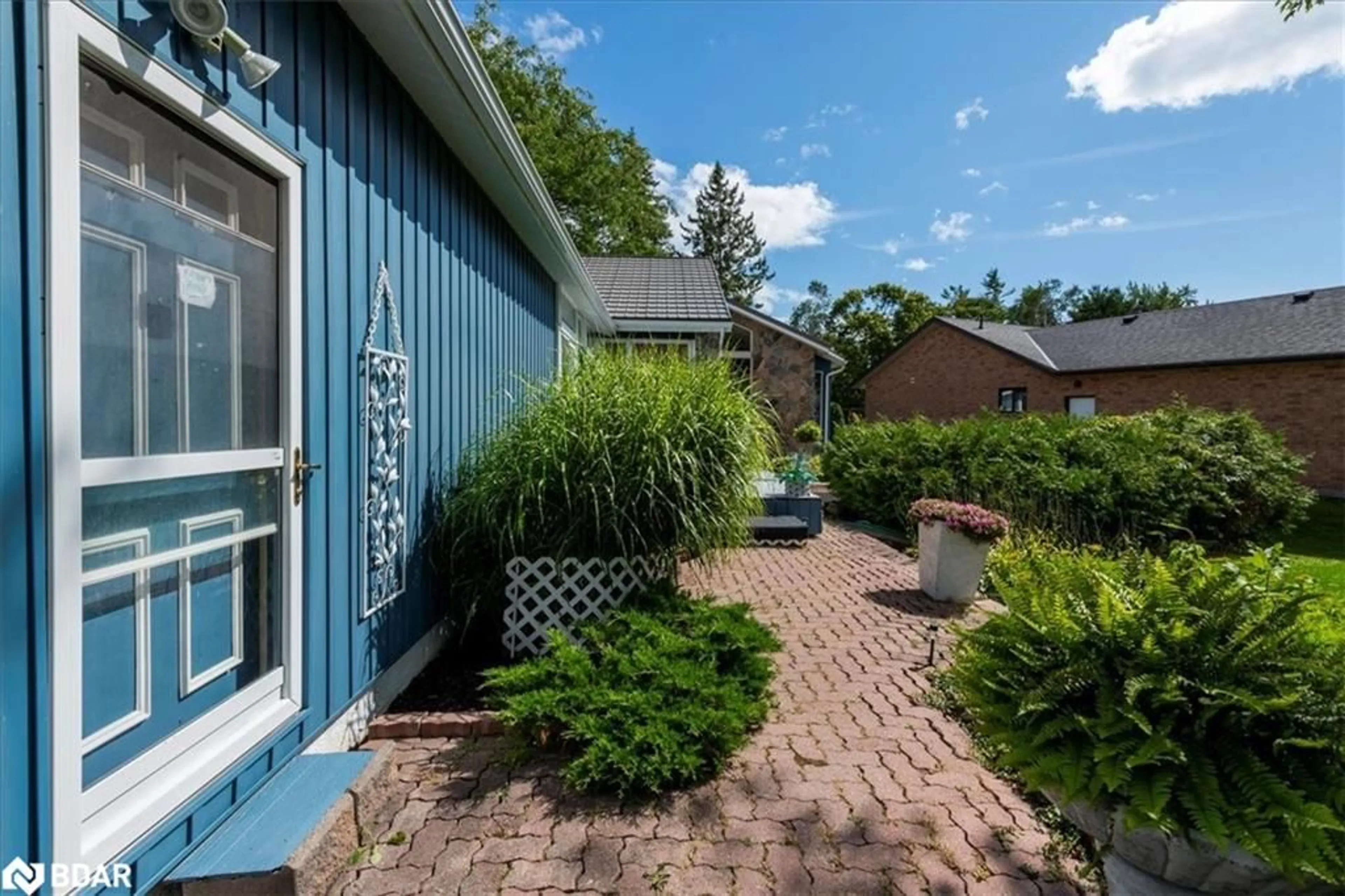 Patio, street for 42 Old Indian Trail, Brechin Ontario L0K 1B0