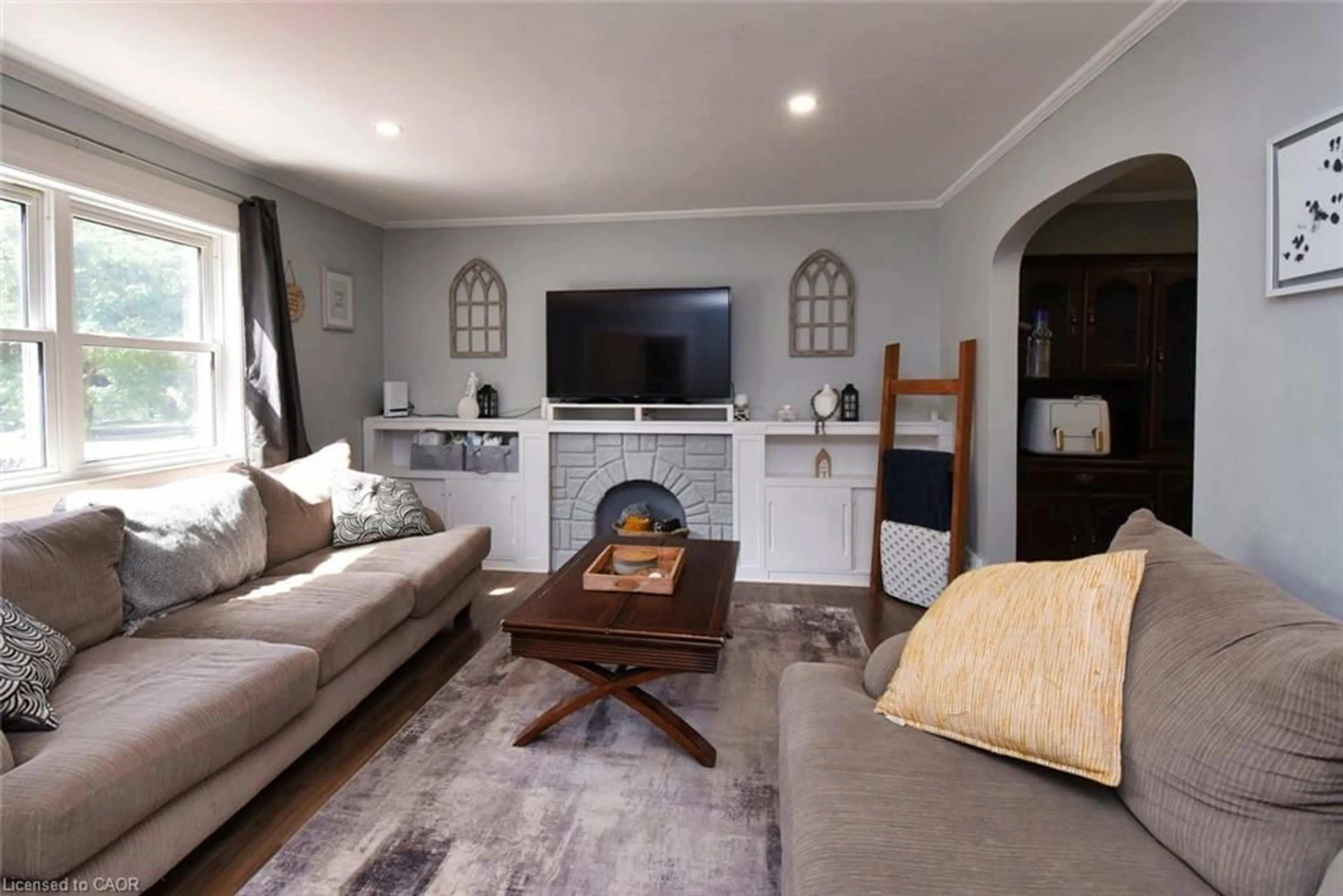 Living room with furniture, unknown for 326 Darling St, Brantford Ontario N3S 3Y2