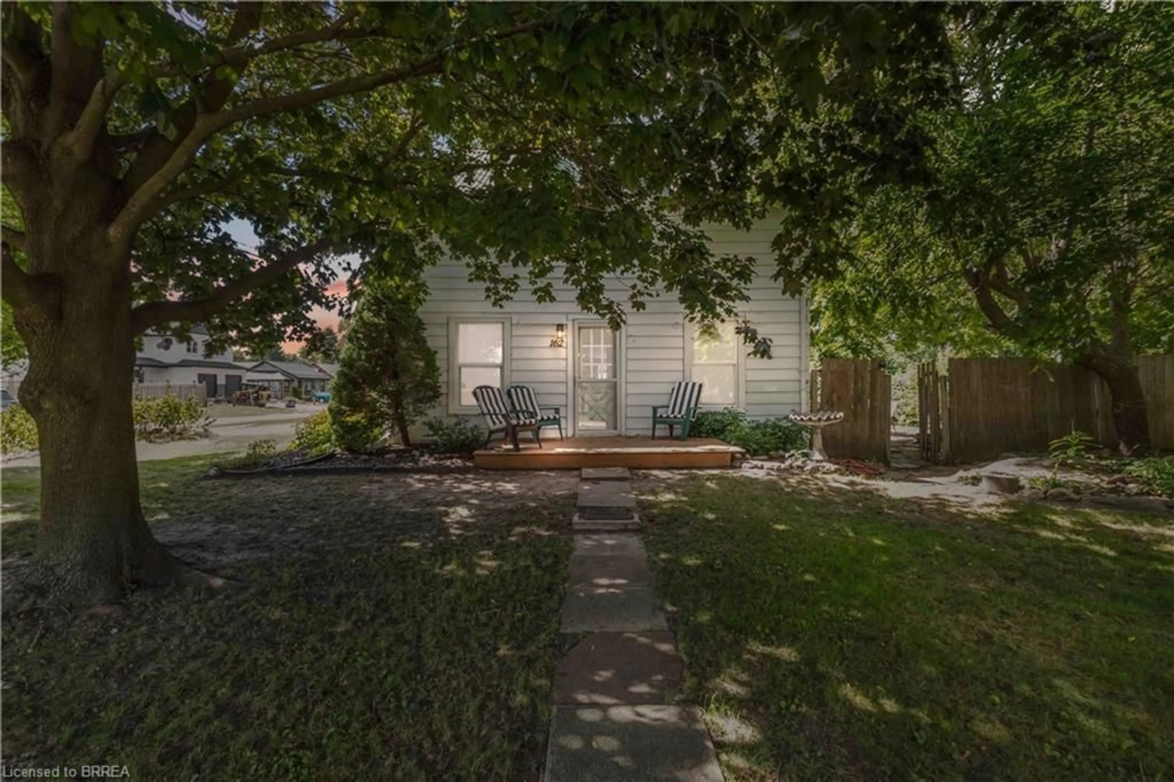 A pic from outside/outdoor area/front of a property/back of a property/a pic from drone, street for 162 Adelaide St, Strathroy Caradoc (Munic) Ontario N7G 2V3