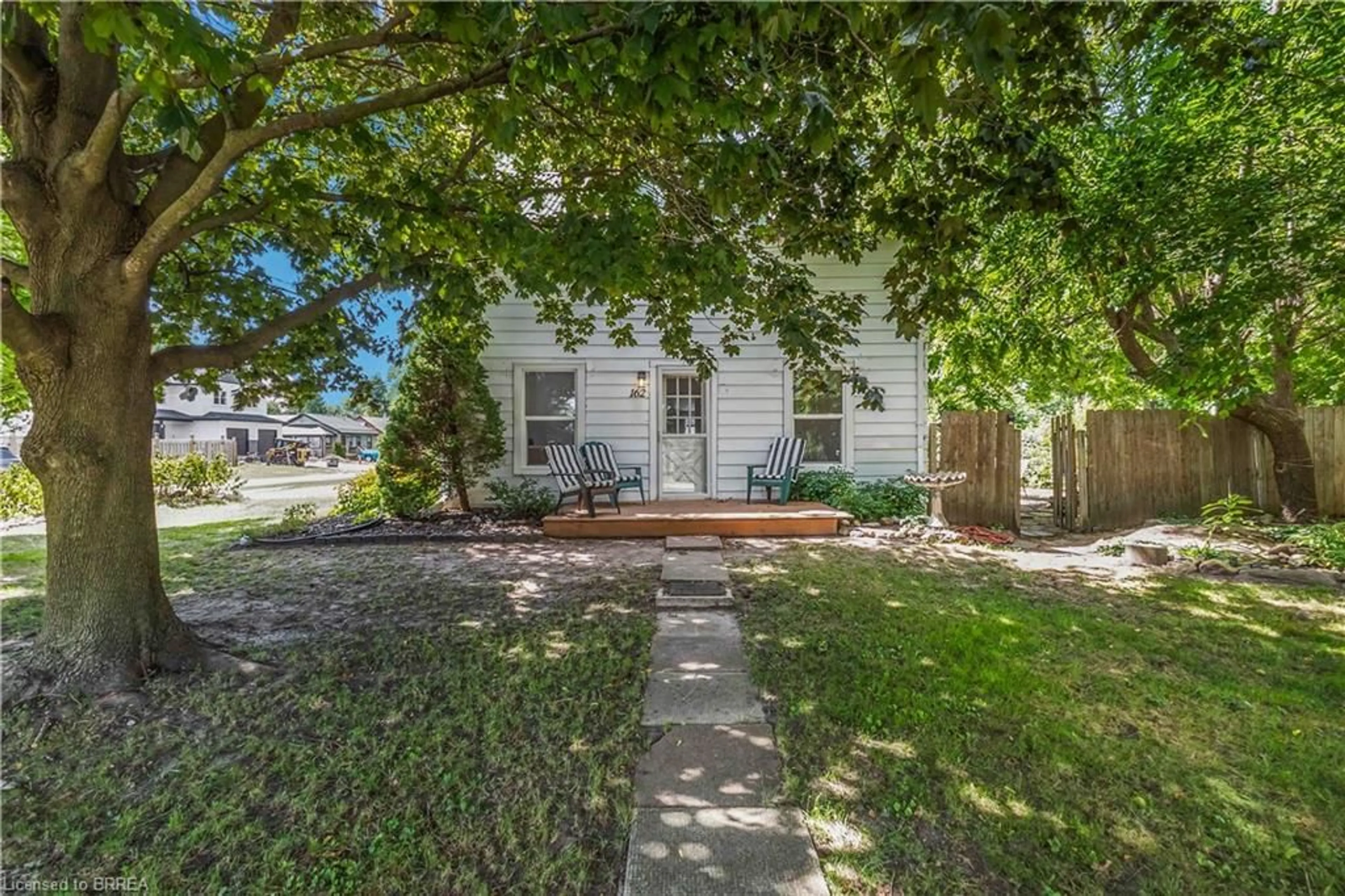 A pic from outside/outdoor area/front of a property/back of a property/a pic from drone, street for 162 Adelaide St, Strathroy Caradoc (Munic) Ontario N7G 2V3