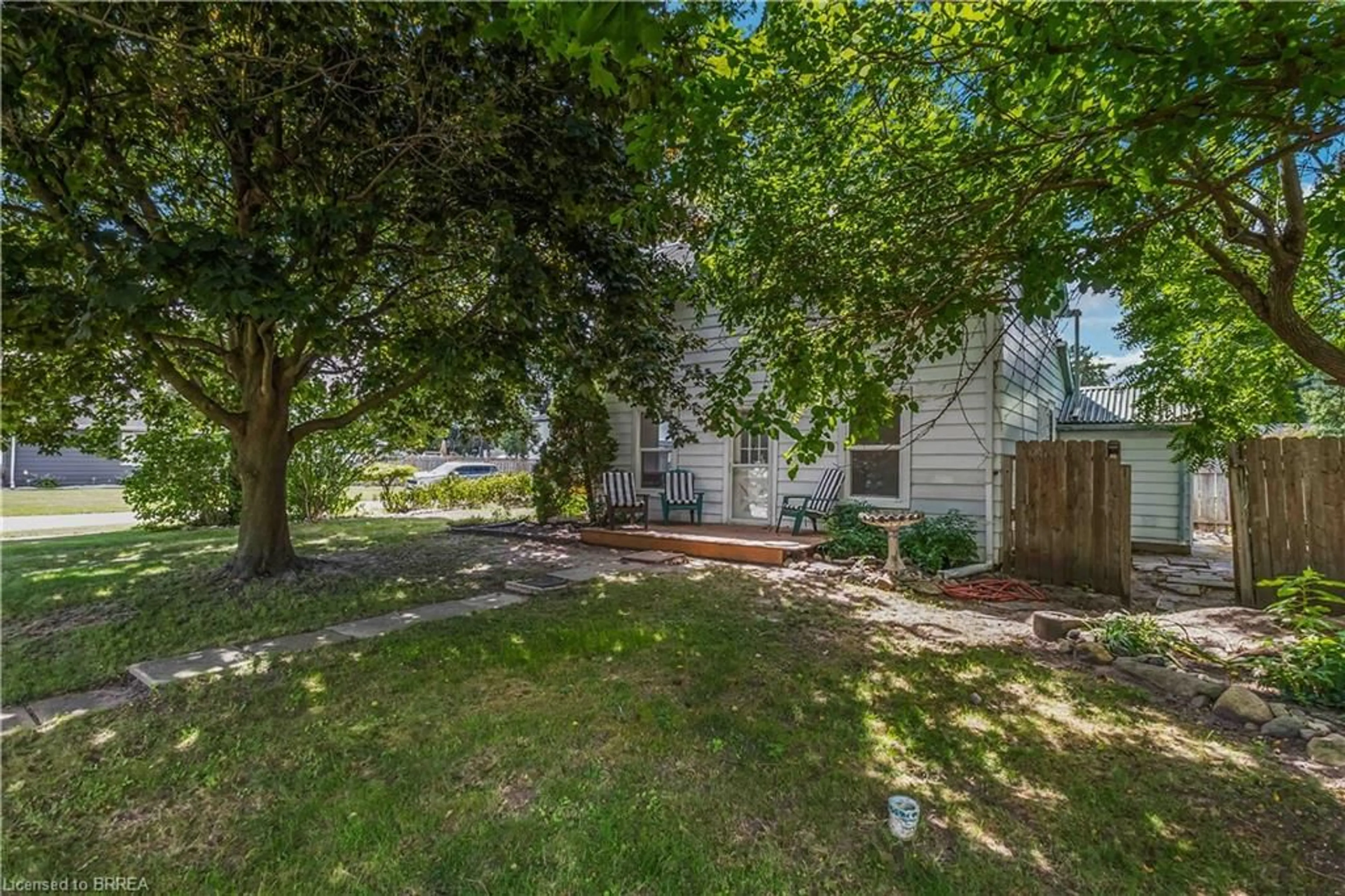 A pic from outside/outdoor area/front of a property/back of a property/a pic from drone, street for 162 Adelaide St, Strathroy Caradoc (Munic) Ontario N7G 2V3