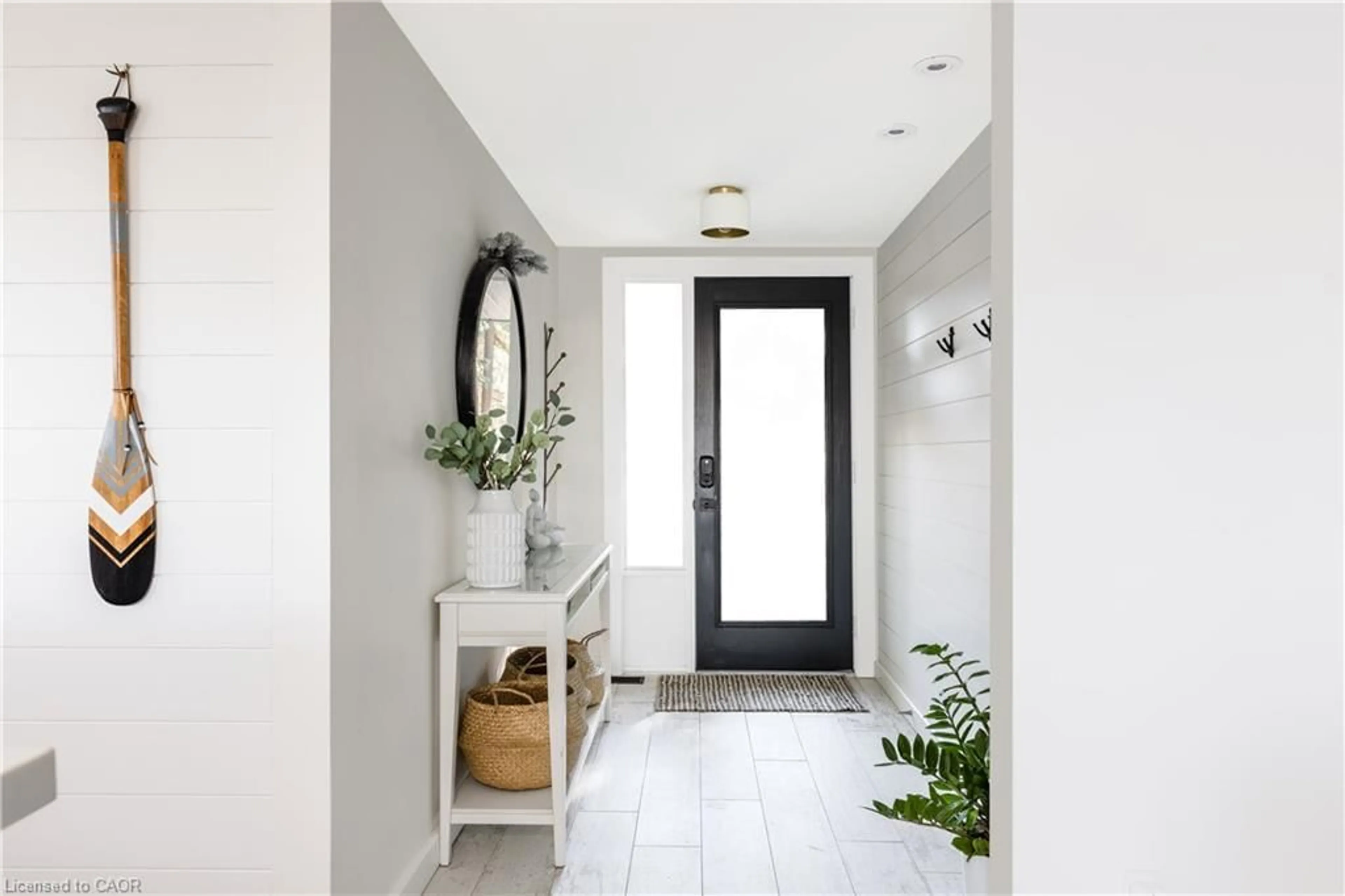 Indoor entryway for 2872 Muskoka Road 118 West, Muskoka Lakes Ontario P0B 1J0