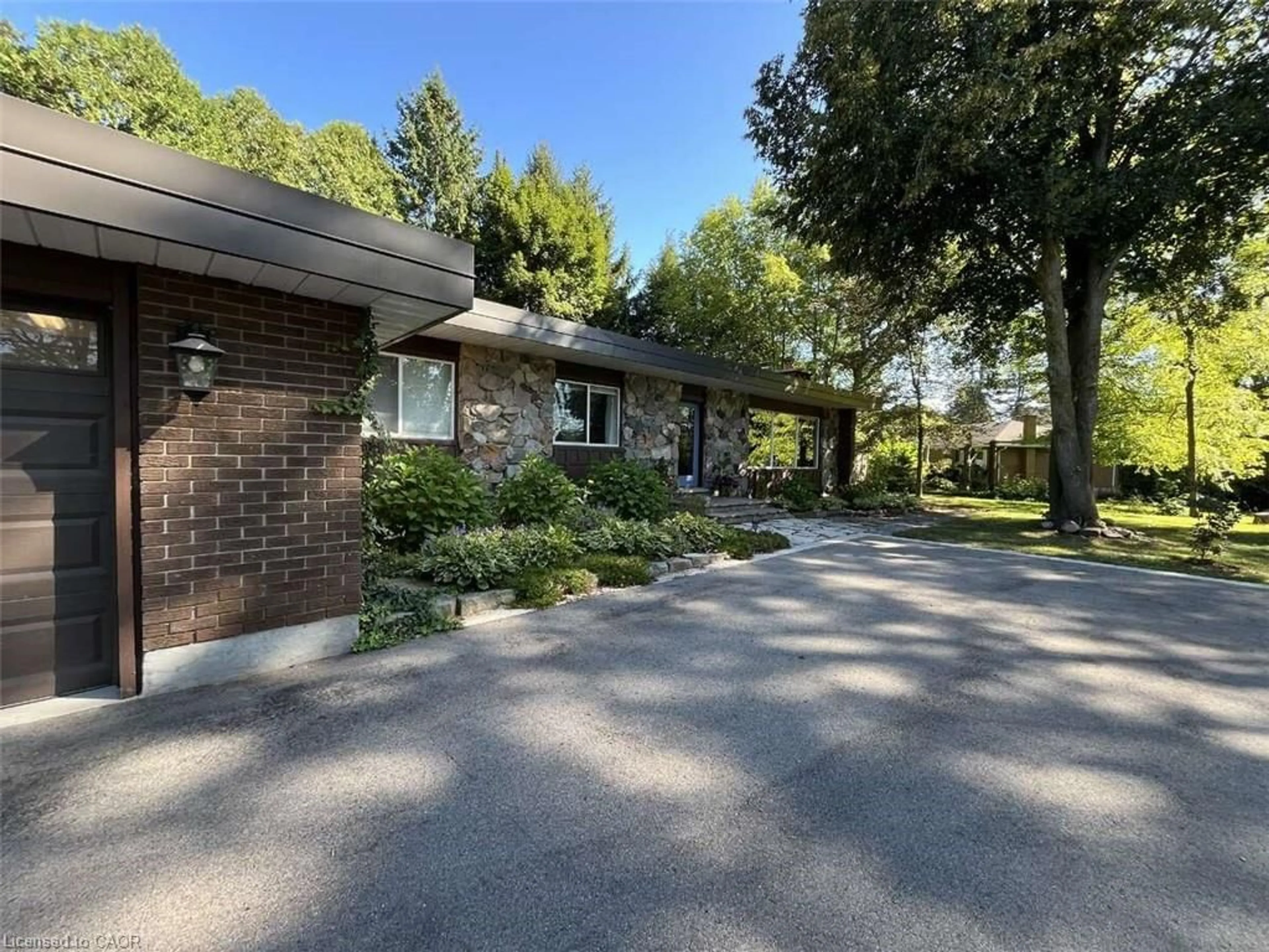 Unknown for 915 Governors Rd, Dundas Ontario L9H 5E3