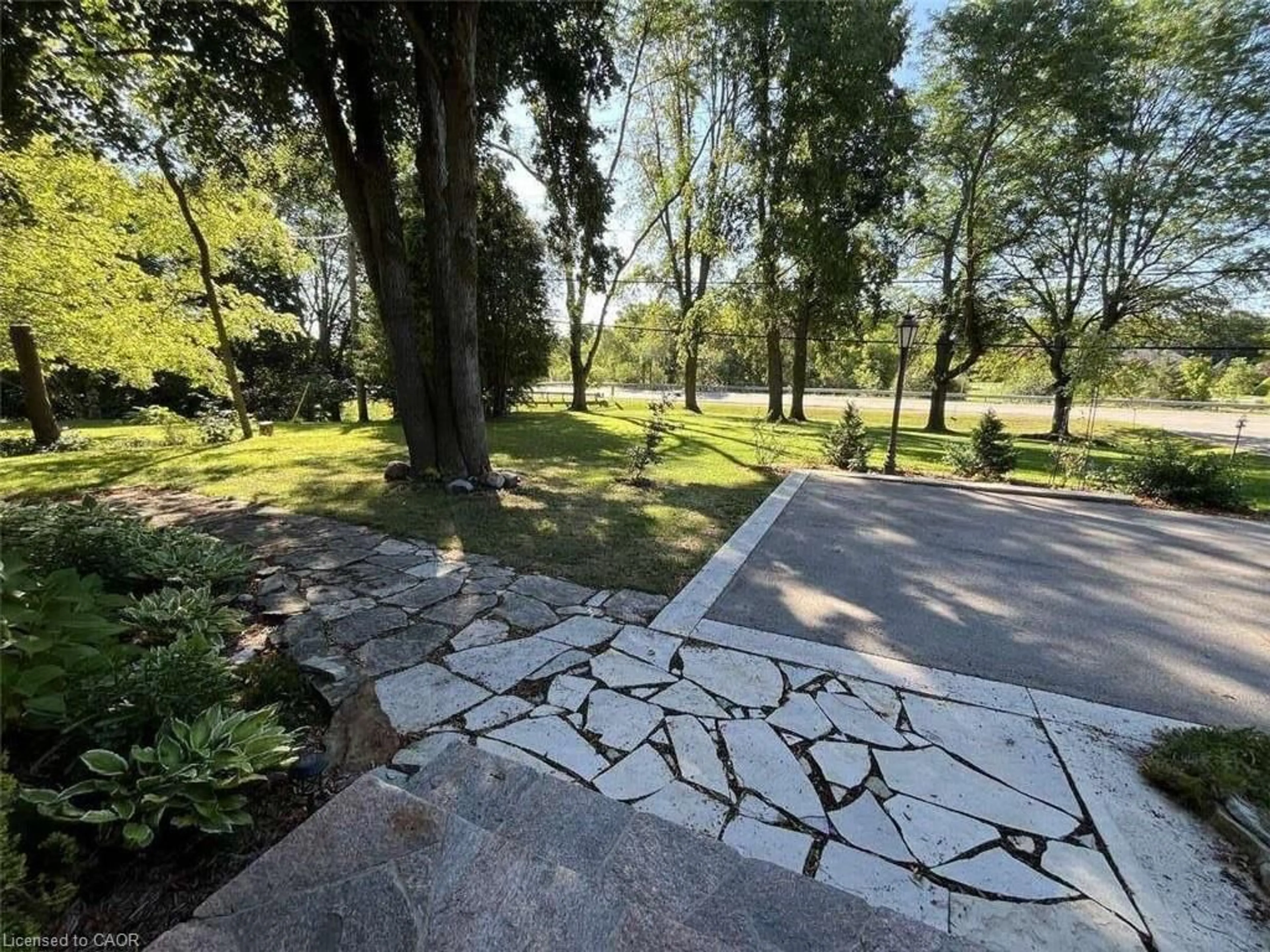 Patio, unknown for 915 Governors Rd, Dundas Ontario L9H 5E3