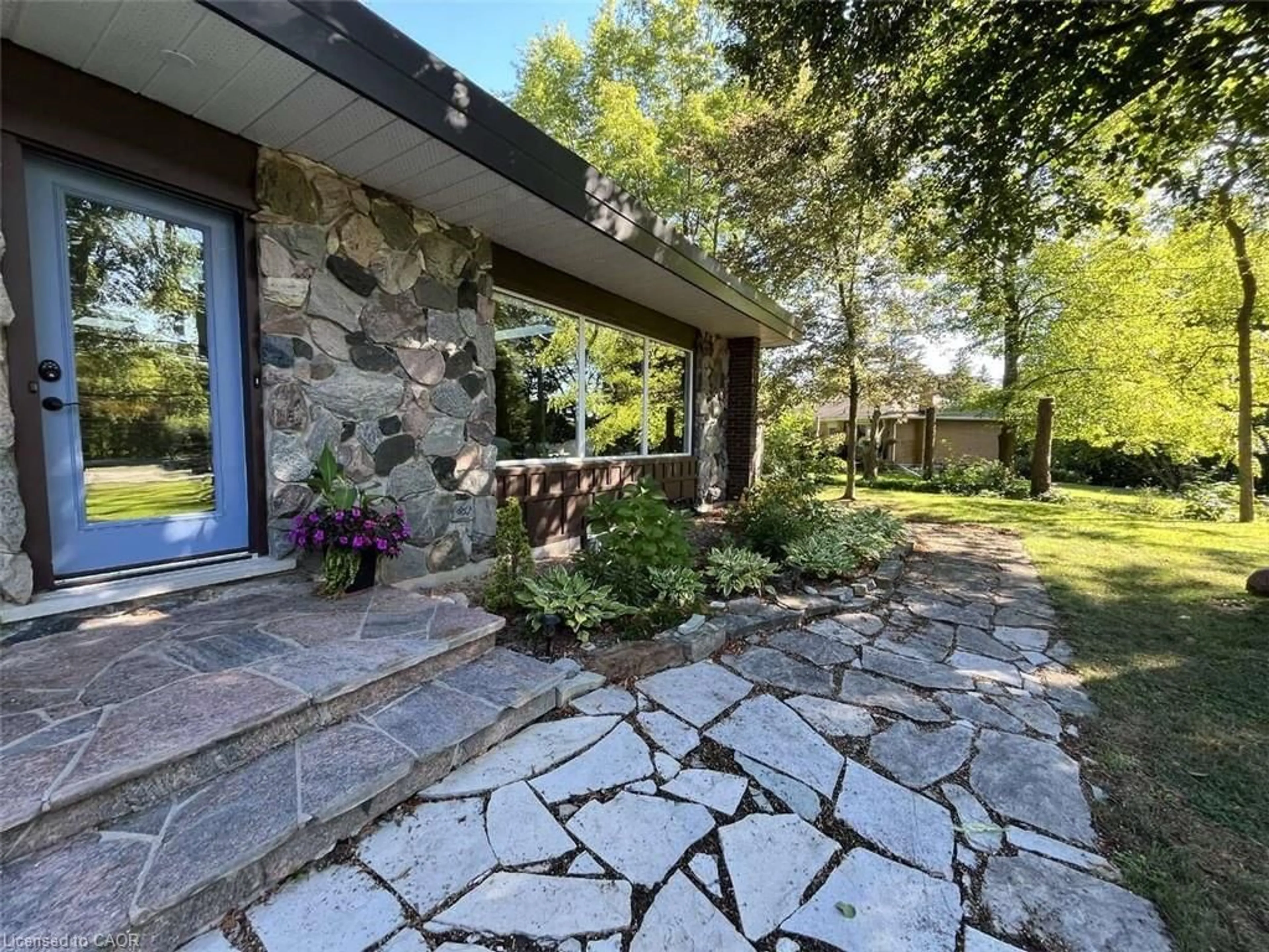 Patio, unknown for 915 Governors Rd, Dundas Ontario L9H 5E3