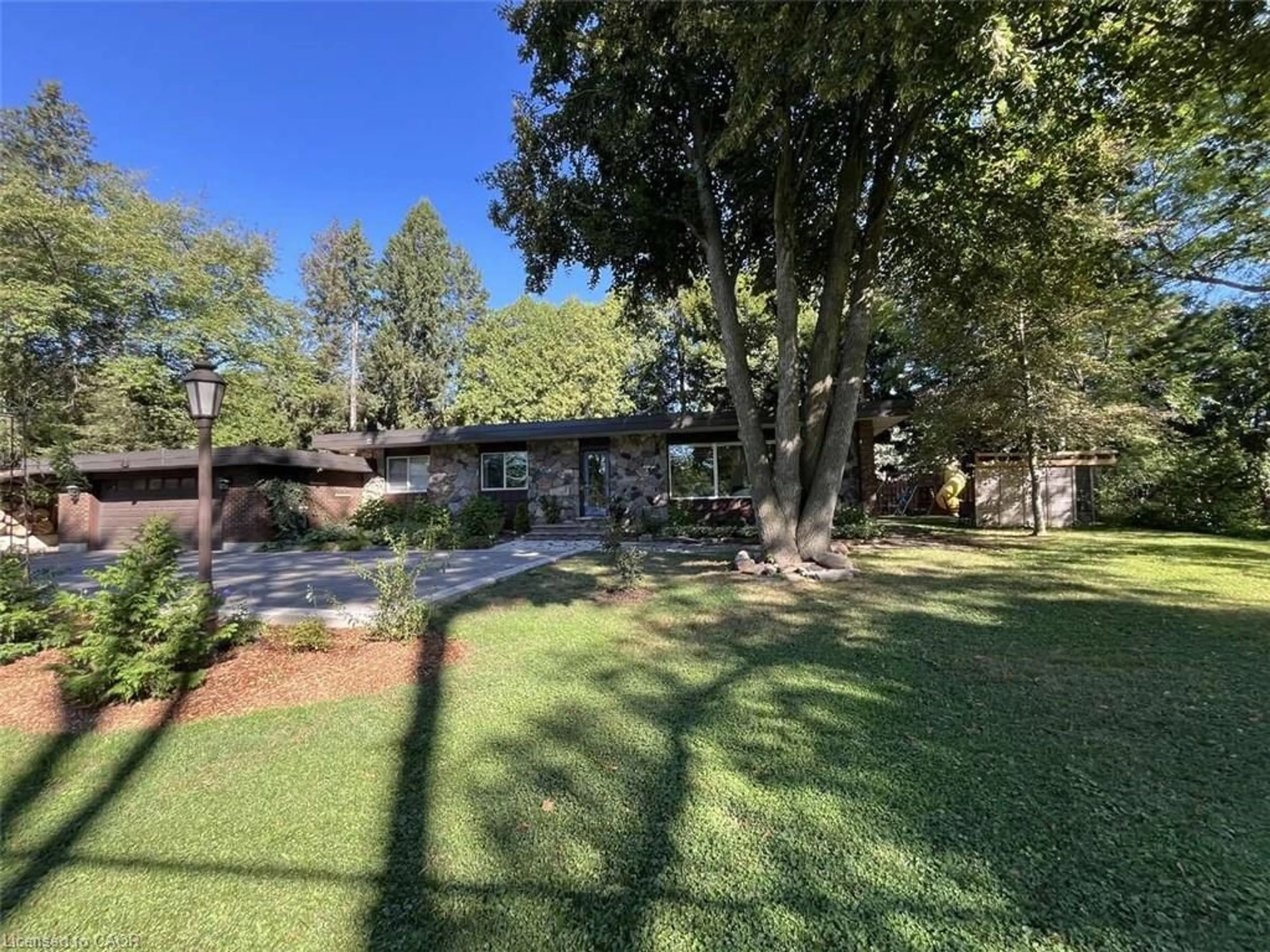 A pic from outside/outdoor area/front of a property/back of a property/a pic from drone, unknown for 915 Governors Rd, Dundas Ontario L9H 5E3