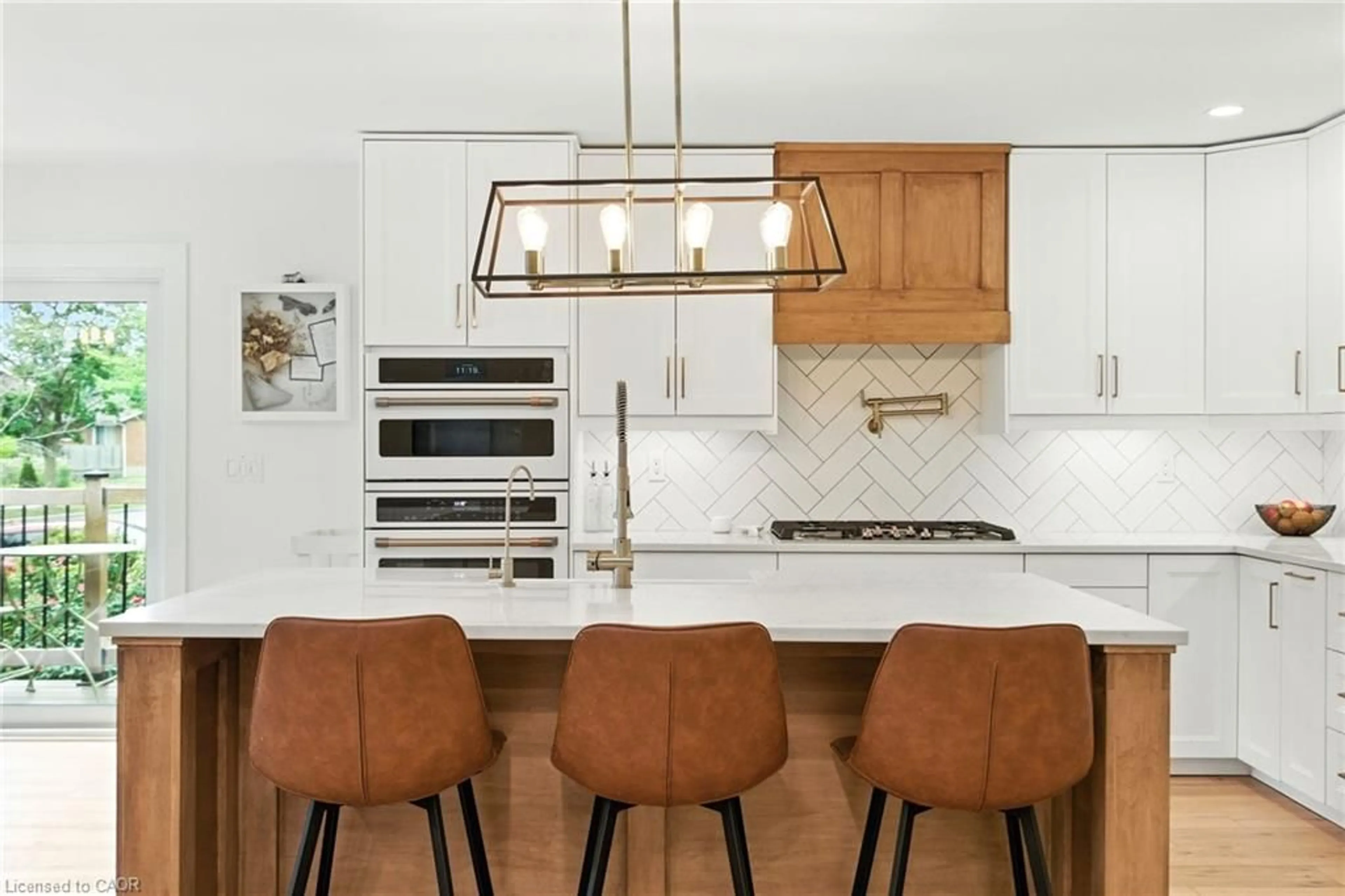 Open concept kitchen, ceramic/tile floor for 210 Northlake Dr, Waterloo Ontario N2V 1A8