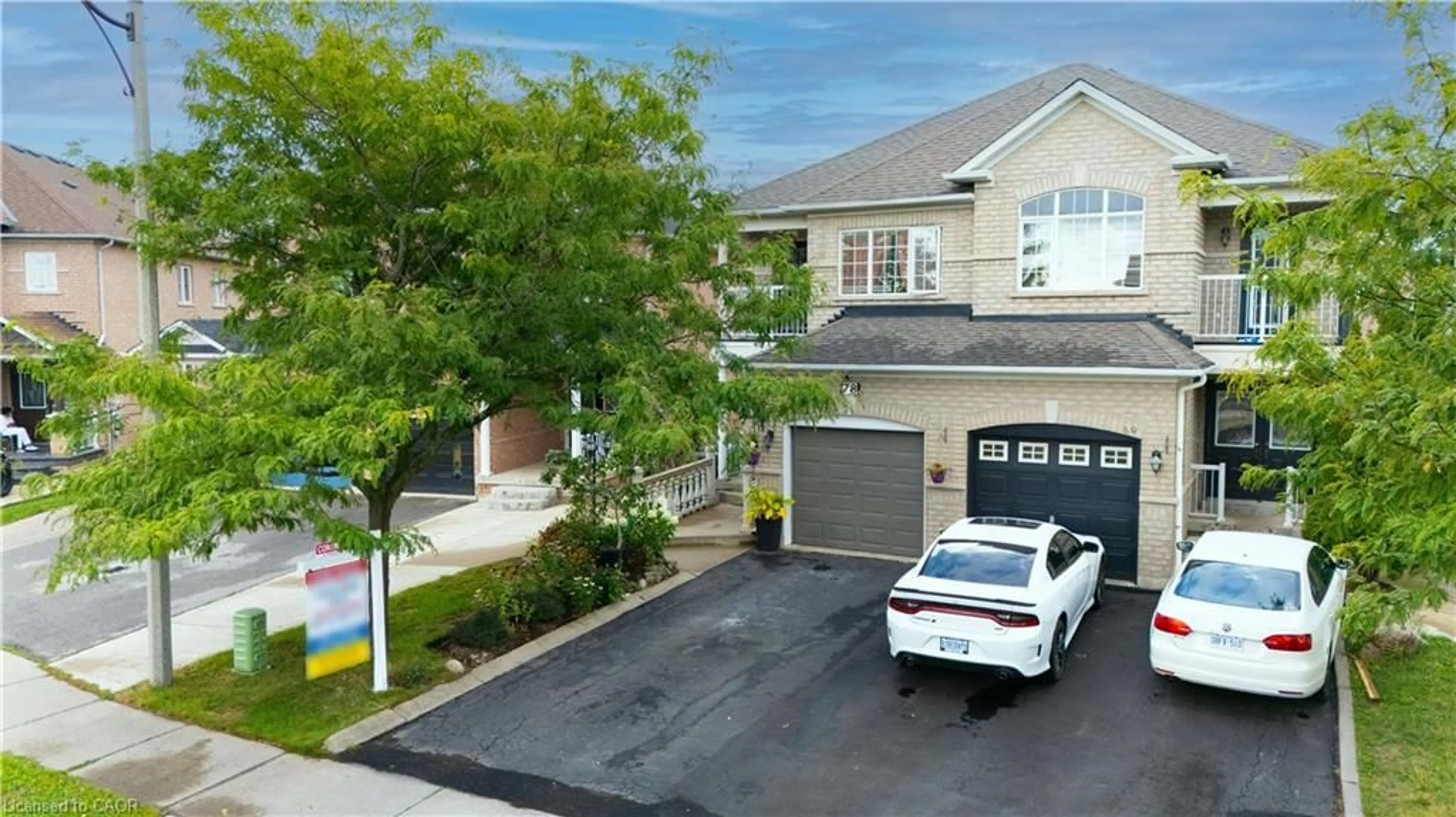 A pic from outside/outdoor area/front of a property/back of a property/a pic from drone, street for 78 Dewridge Crt, Brampton Ontario L6R 3C1