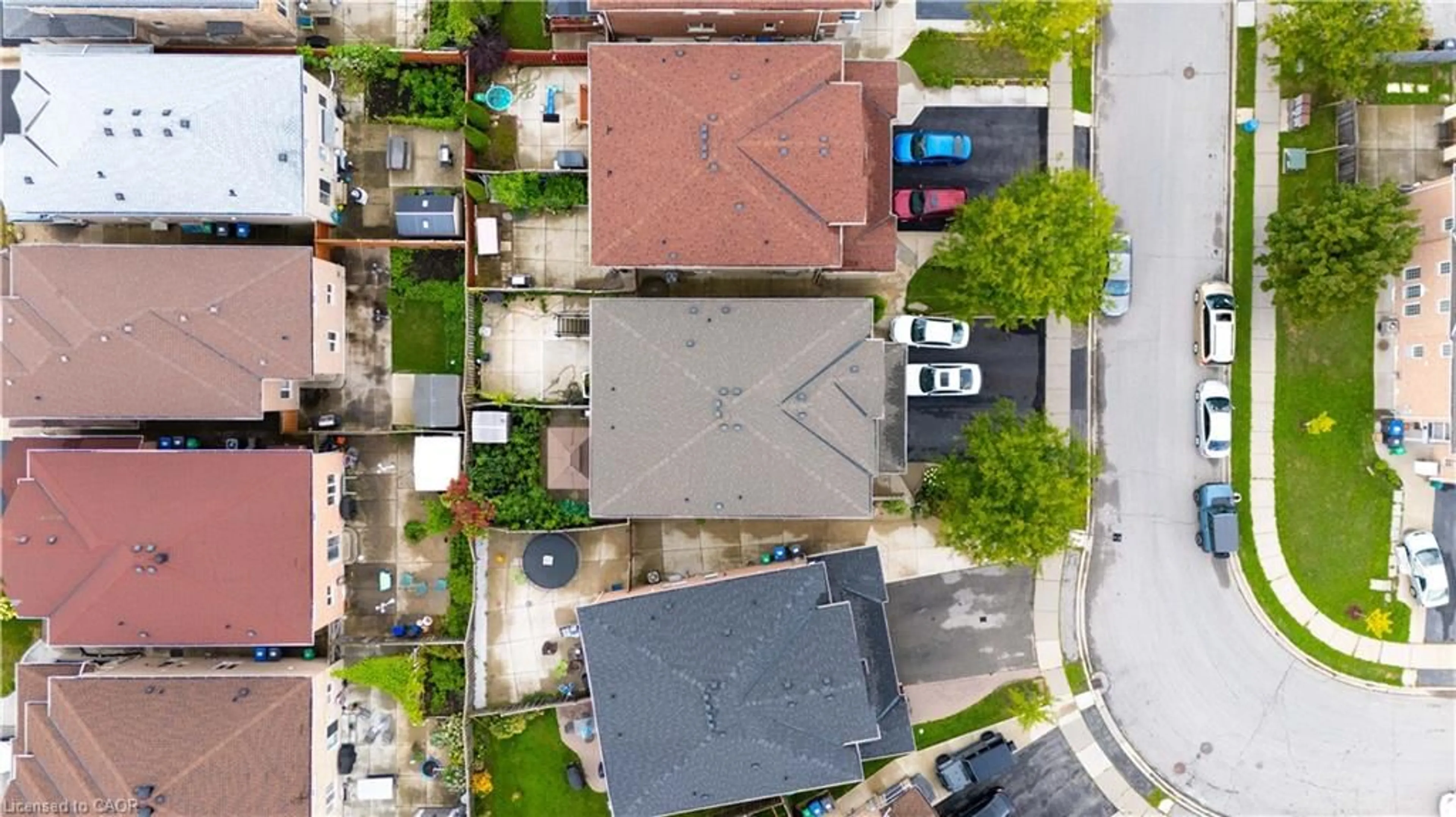 A pic from outside/outdoor area/front of a property/back of a property/a pic from drone, street for 78 Dewridge Crt, Brampton Ontario L6R 3C1