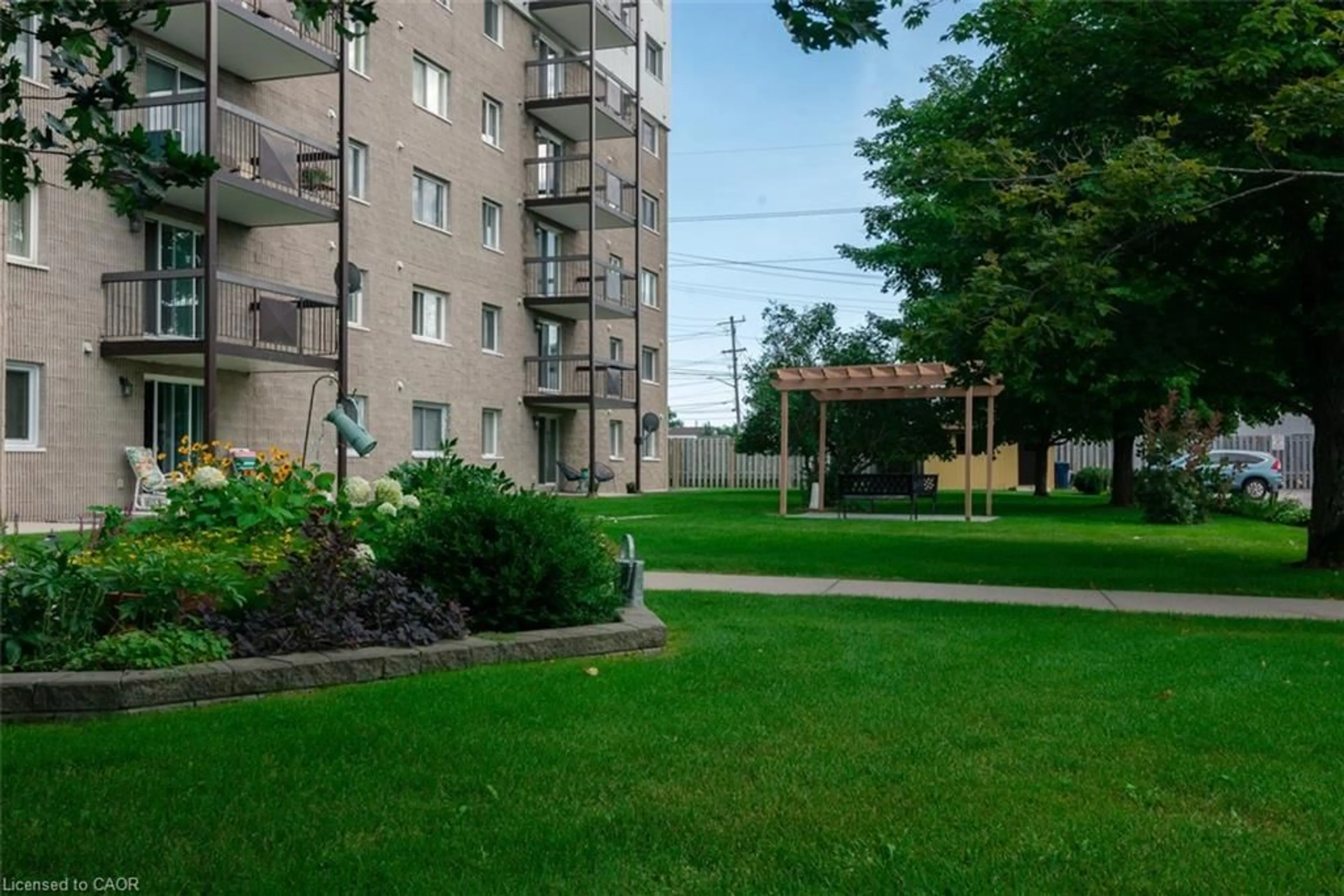 Patio, street for 935 Stockdale Rd #305, North Bay Ontario P1B 9L7