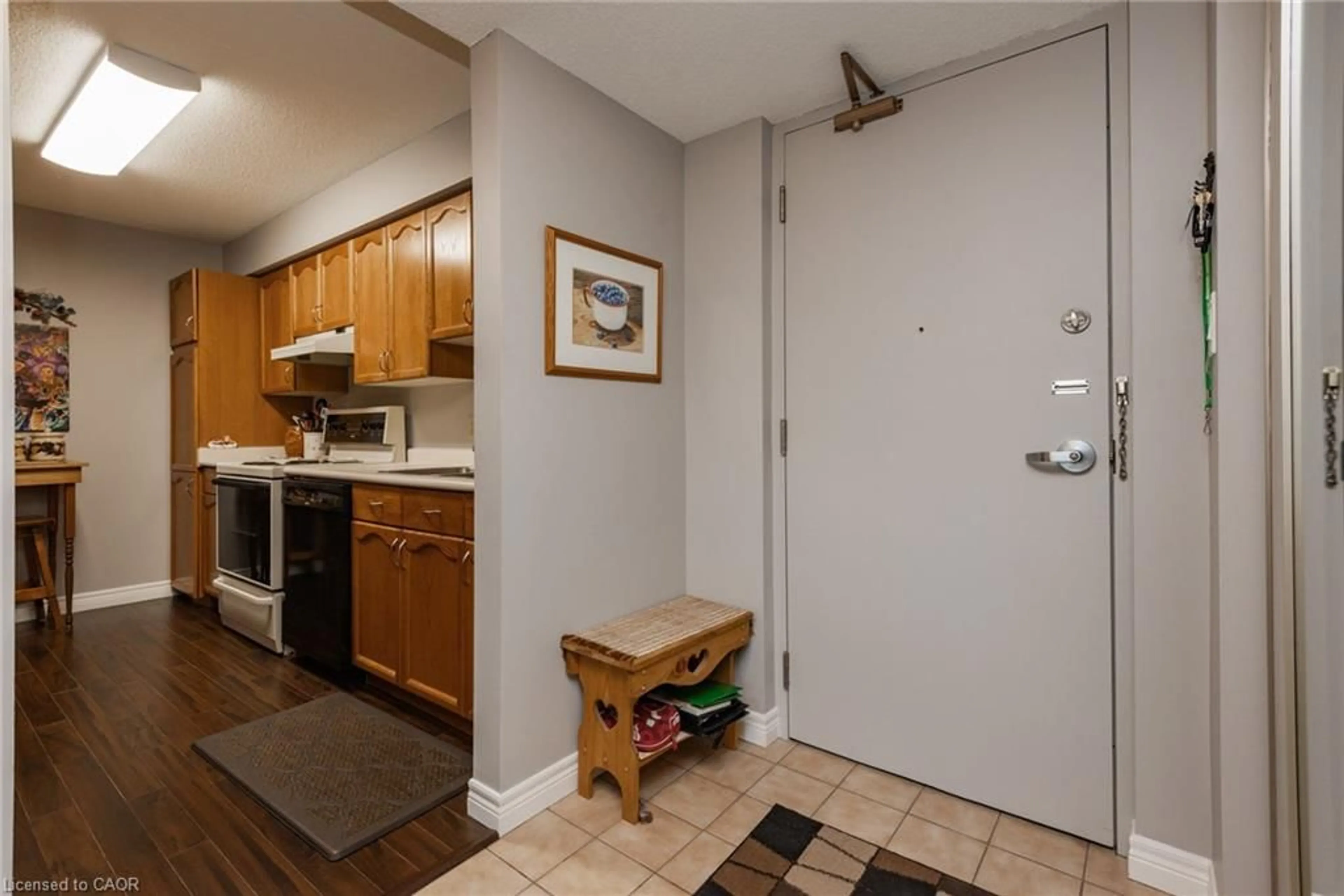 Indoor entryway for 935 Stockdale Rd #305, North Bay Ontario P1B 9L7