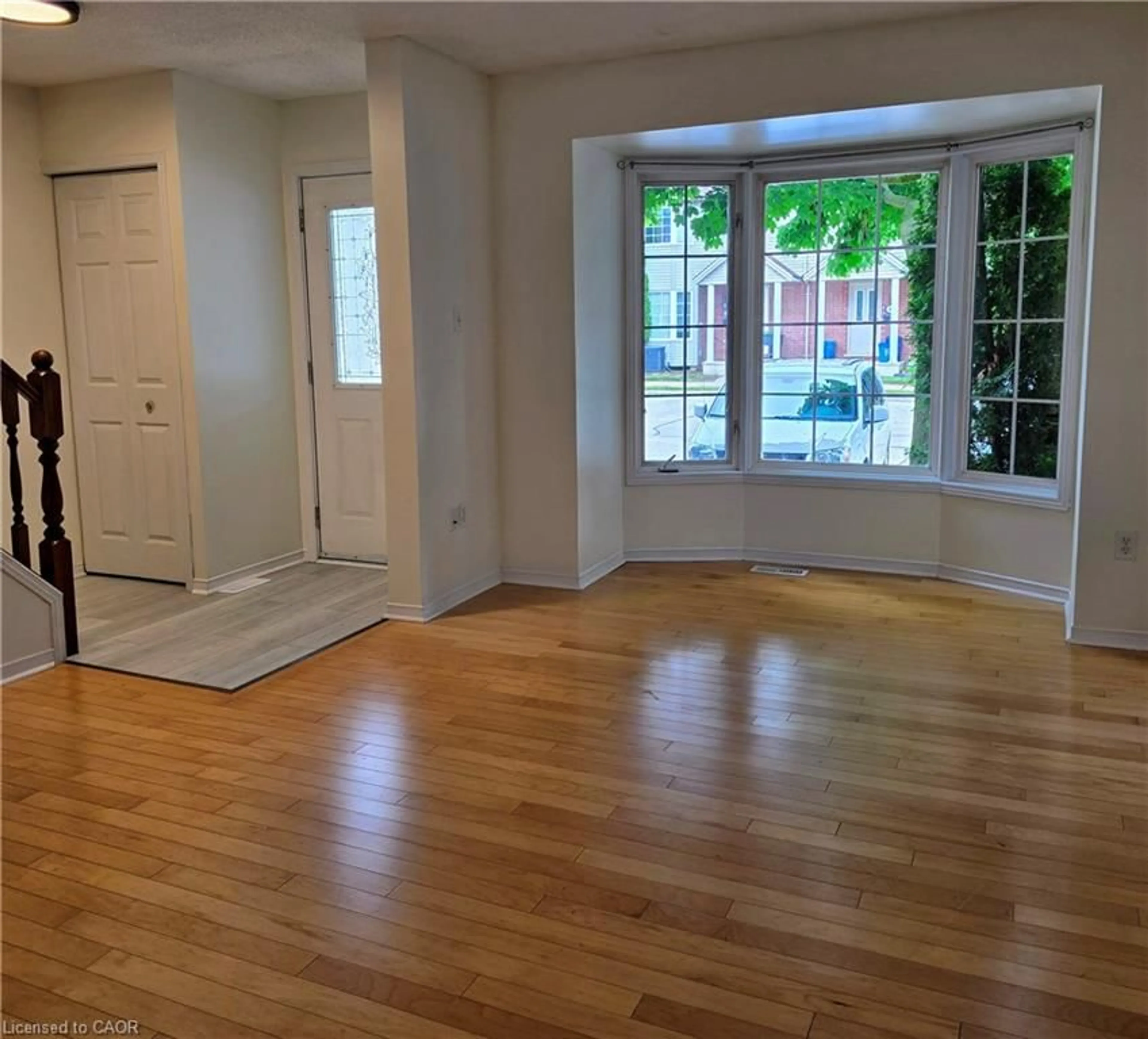 Indoor entryway for 235 Saginaw Pky #73, Cambridge Ontario N1T 1X4