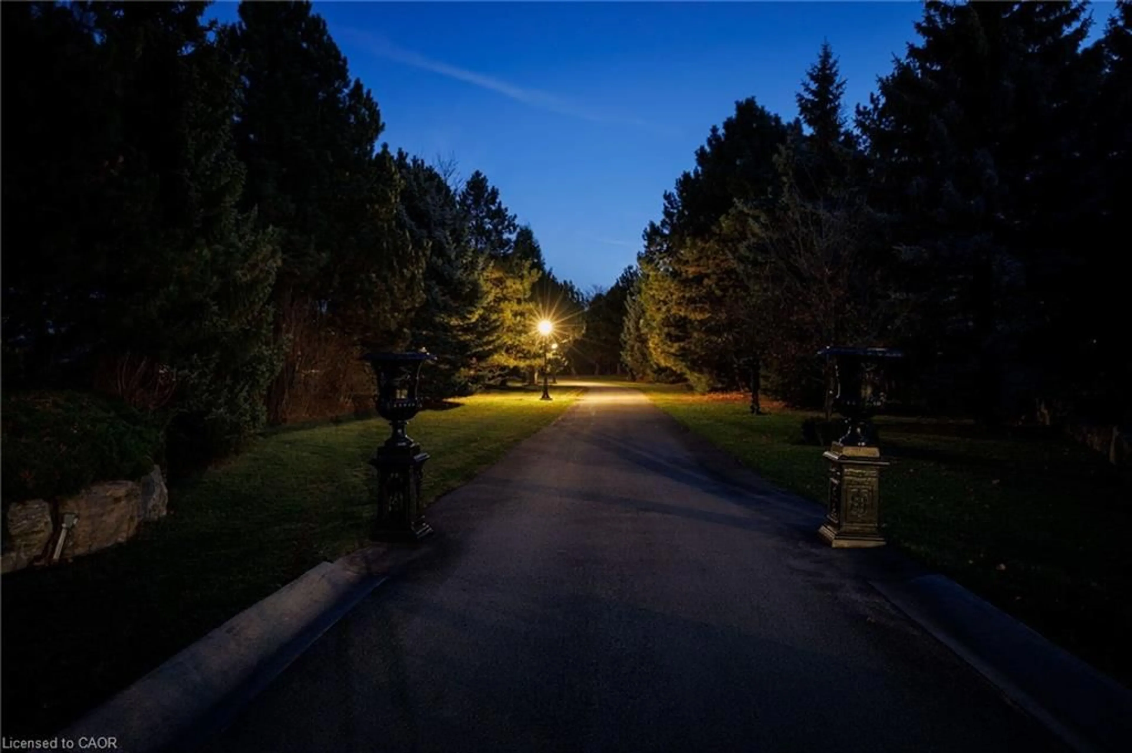 A pic from outside/outdoor area/front of a property/back of a property/a pic from drone, forest/trees view for 75 Ridge Rd, Stoney Creek Ontario L8J 2V9