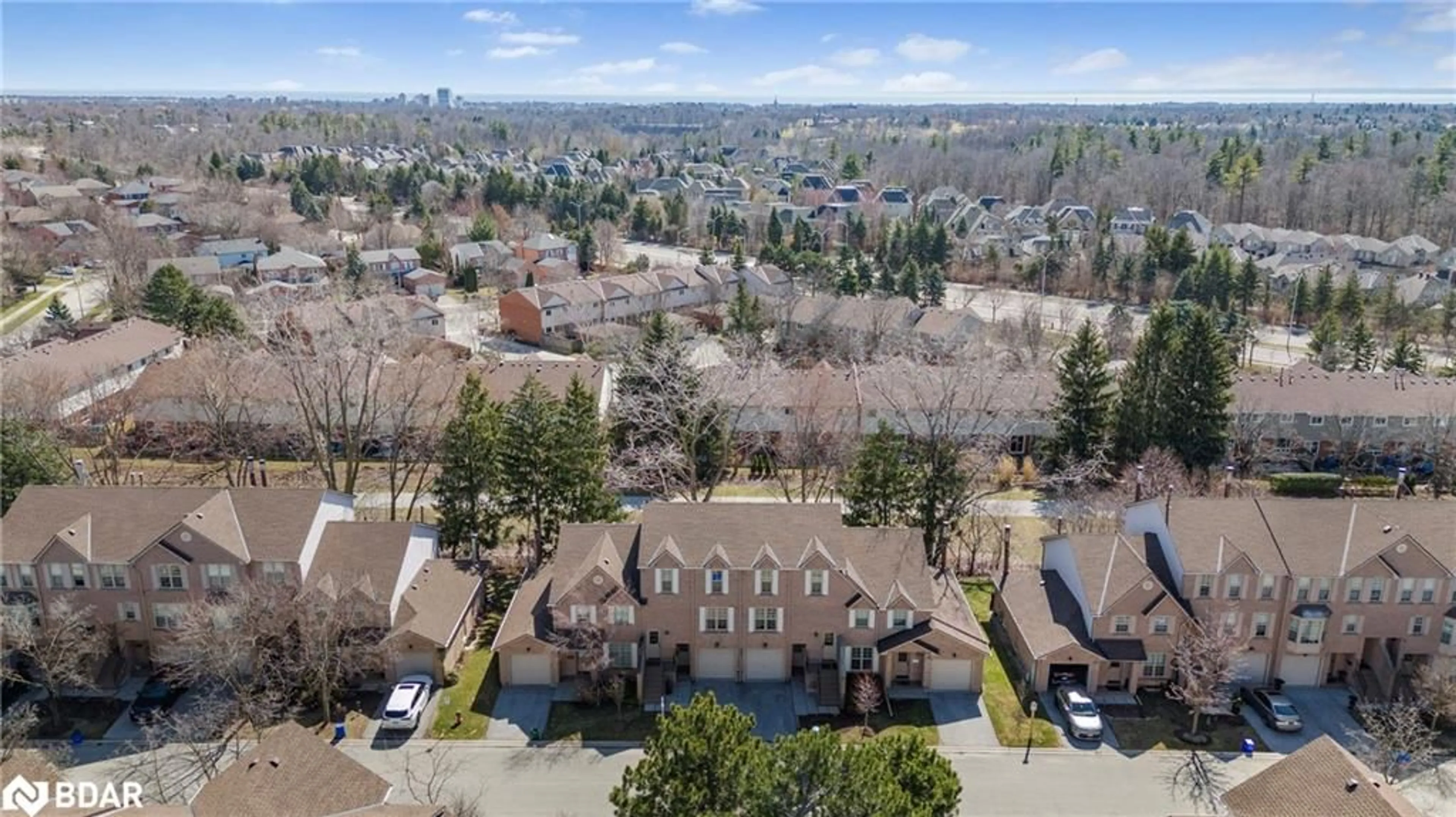 A pic from outside/outdoor area/front of a property/back of a property/a pic from drone, unknown for 2272 Mowat Ave #34, Oakville Ontario L6H 5L8