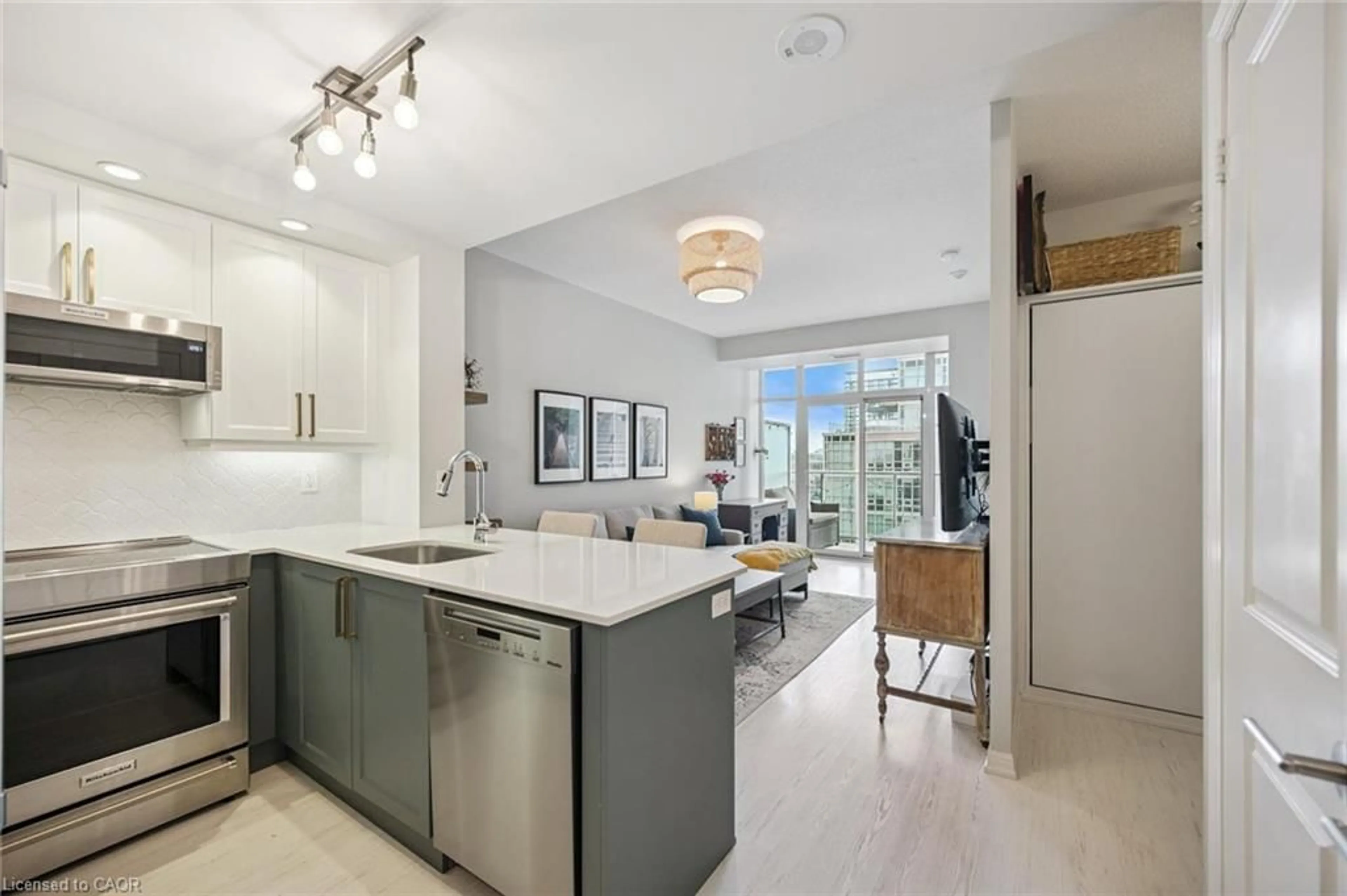 Open concept kitchen, ceramic/tile floor for 85 East Liberty St #1712, Toronto Ontario M6K 3R4