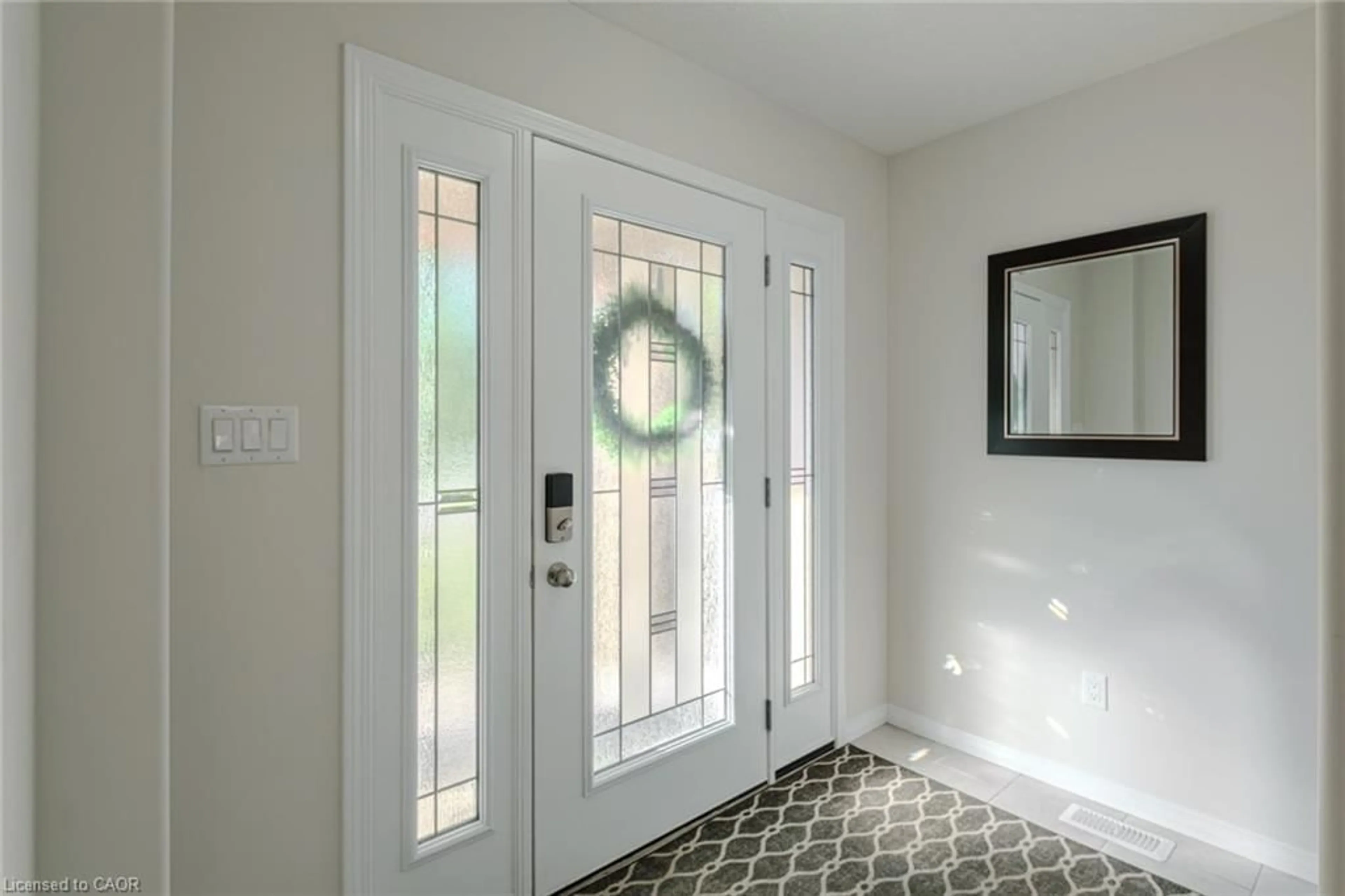 Indoor entryway for 245 Woodway Trail, Simcoe Ontario N3Y 0E1