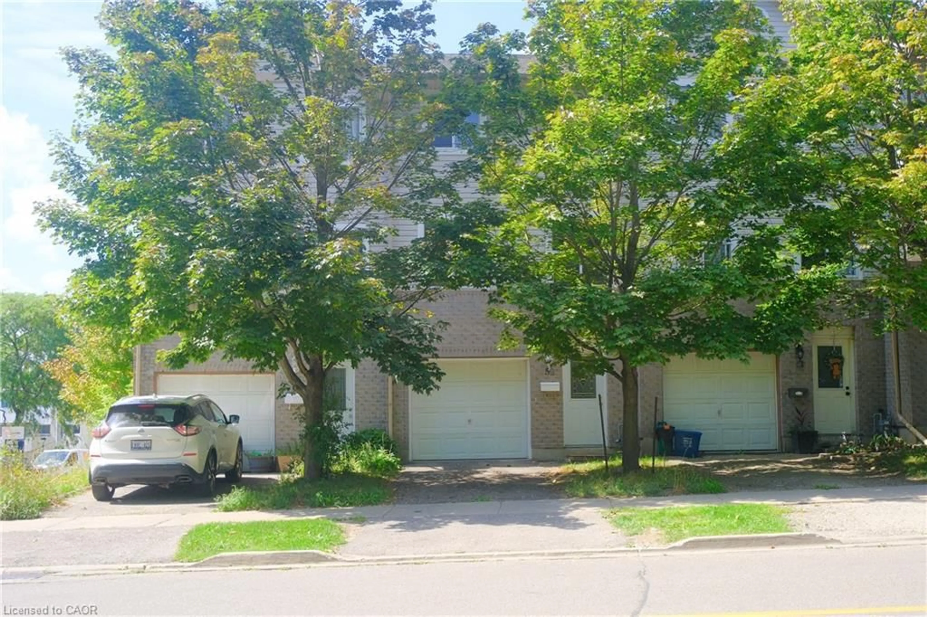 A pic from outside/outdoor area/front of a property/back of a property/a pic from drone, street for 59 Mooregate Cres, Kitchener Ontario N2M 2E9