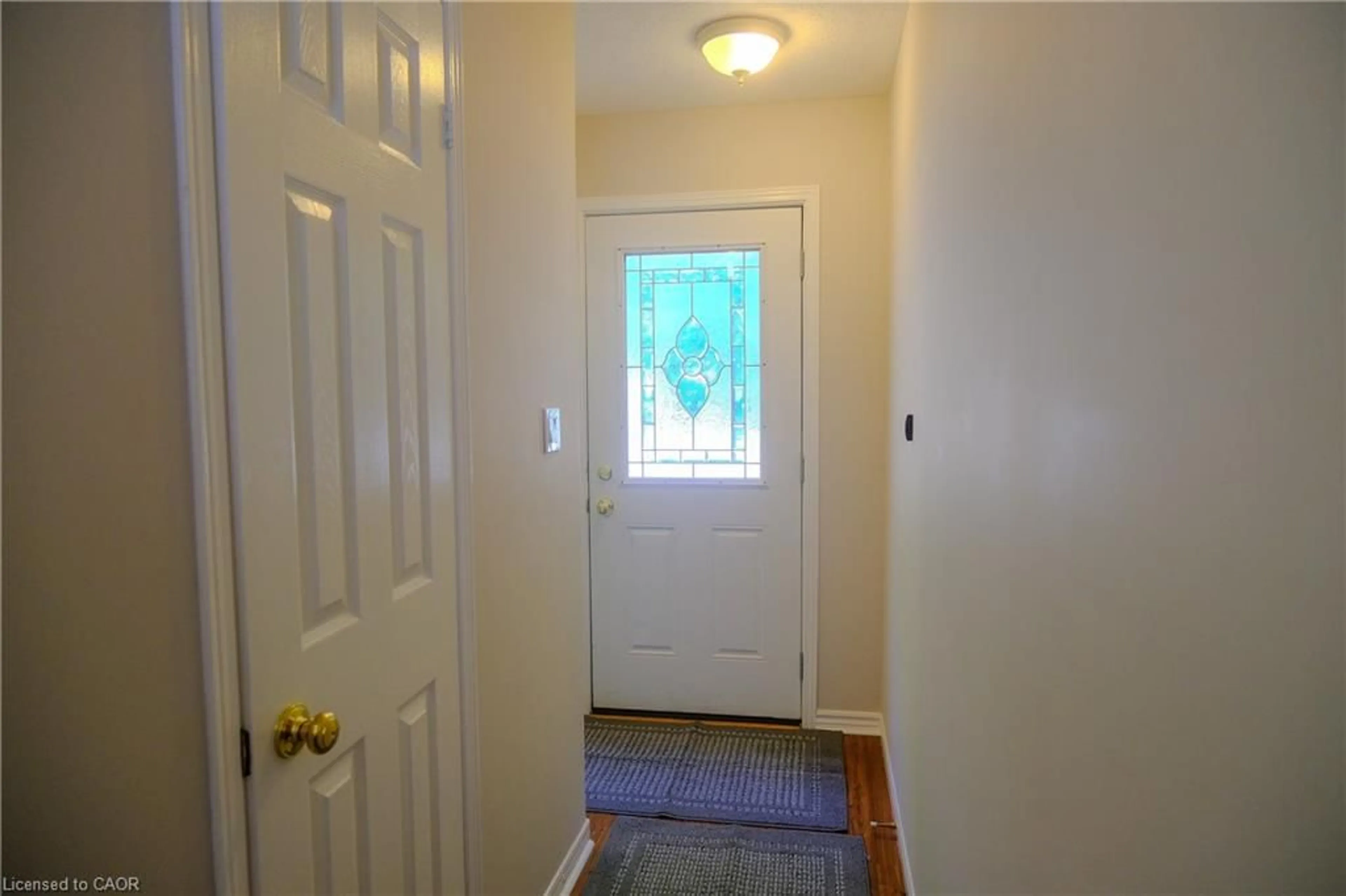 Indoor entryway for 59 Mooregate Cres, Kitchener Ontario N2M 2E9